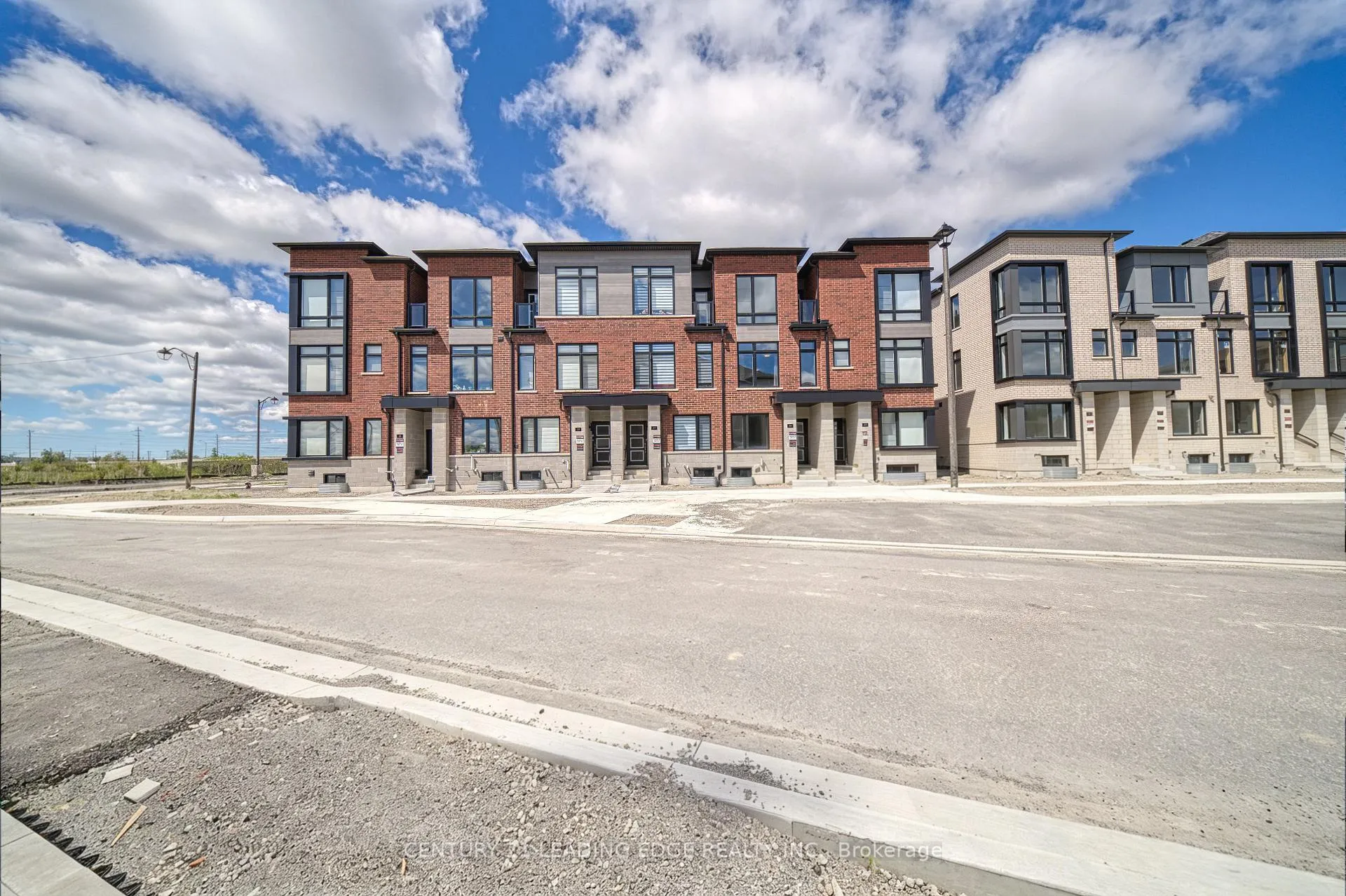 Photo 1 of 25 Pluto Way, Whitby, Brooklin — HOMEH