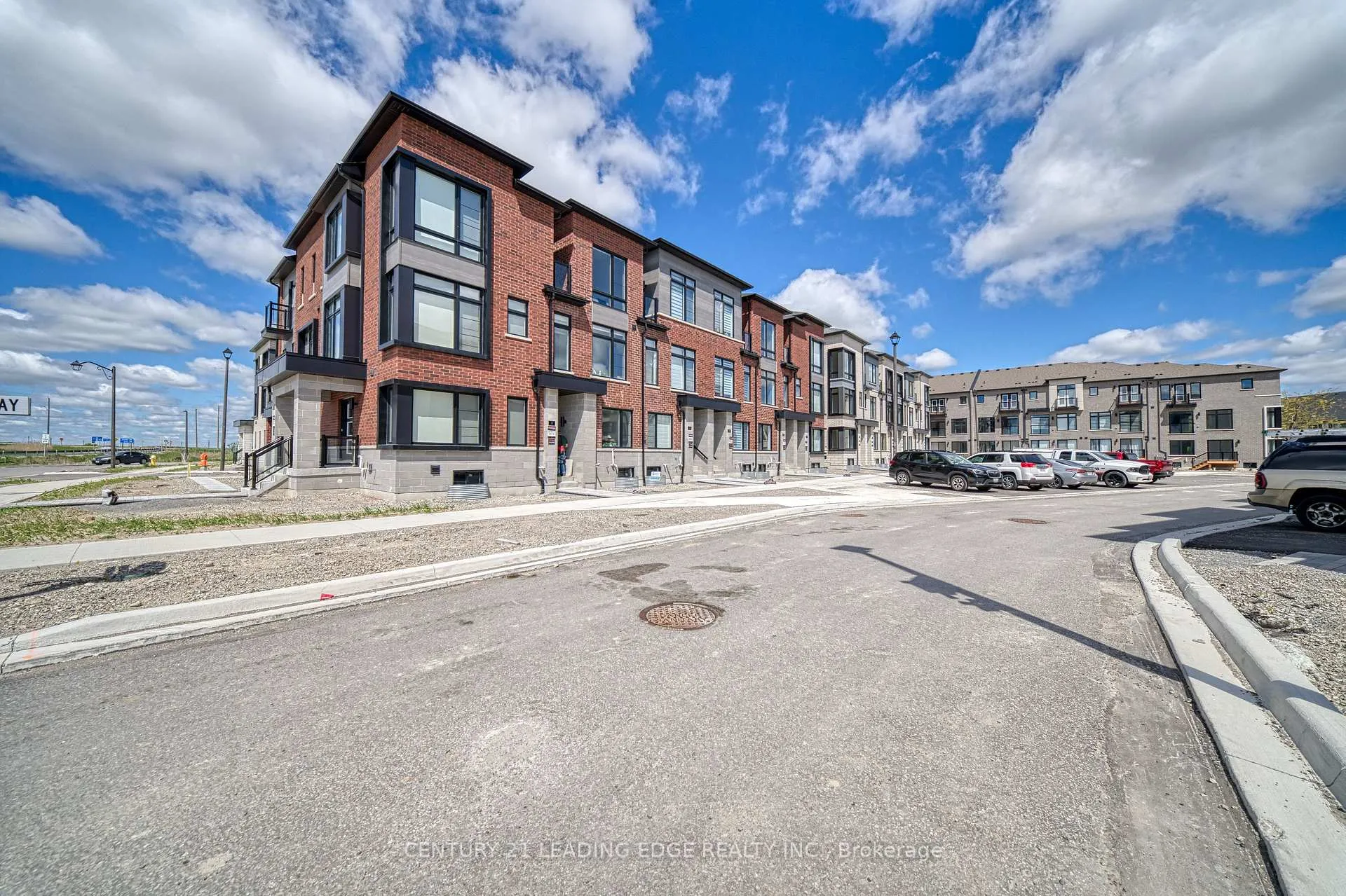 Photo 2 of 25 Pluto Way, Whitby, Brooklin — HOMEH