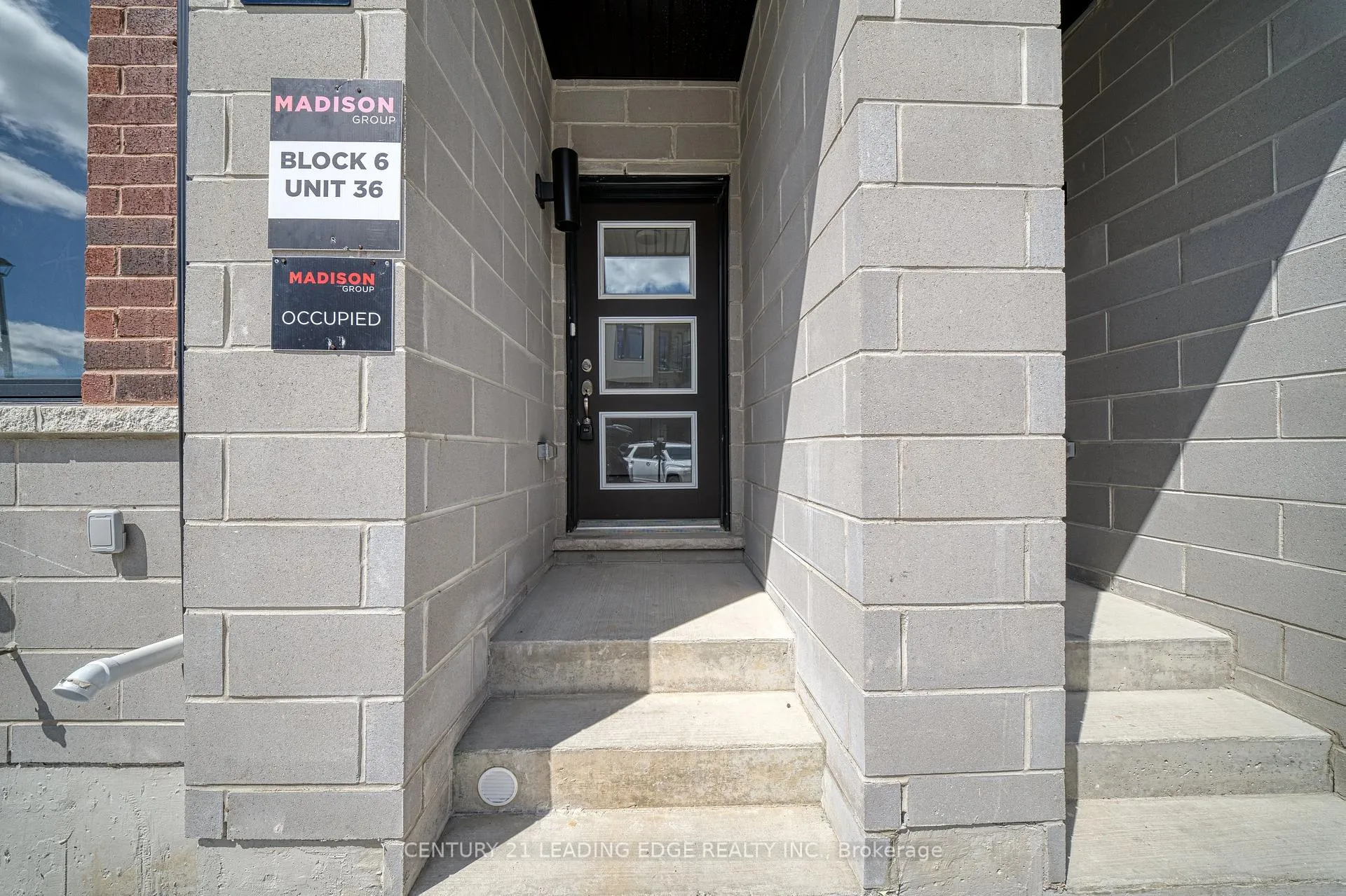 Photo 3 of 25 Pluto Way, Whitby, Brooklin — HOMEH