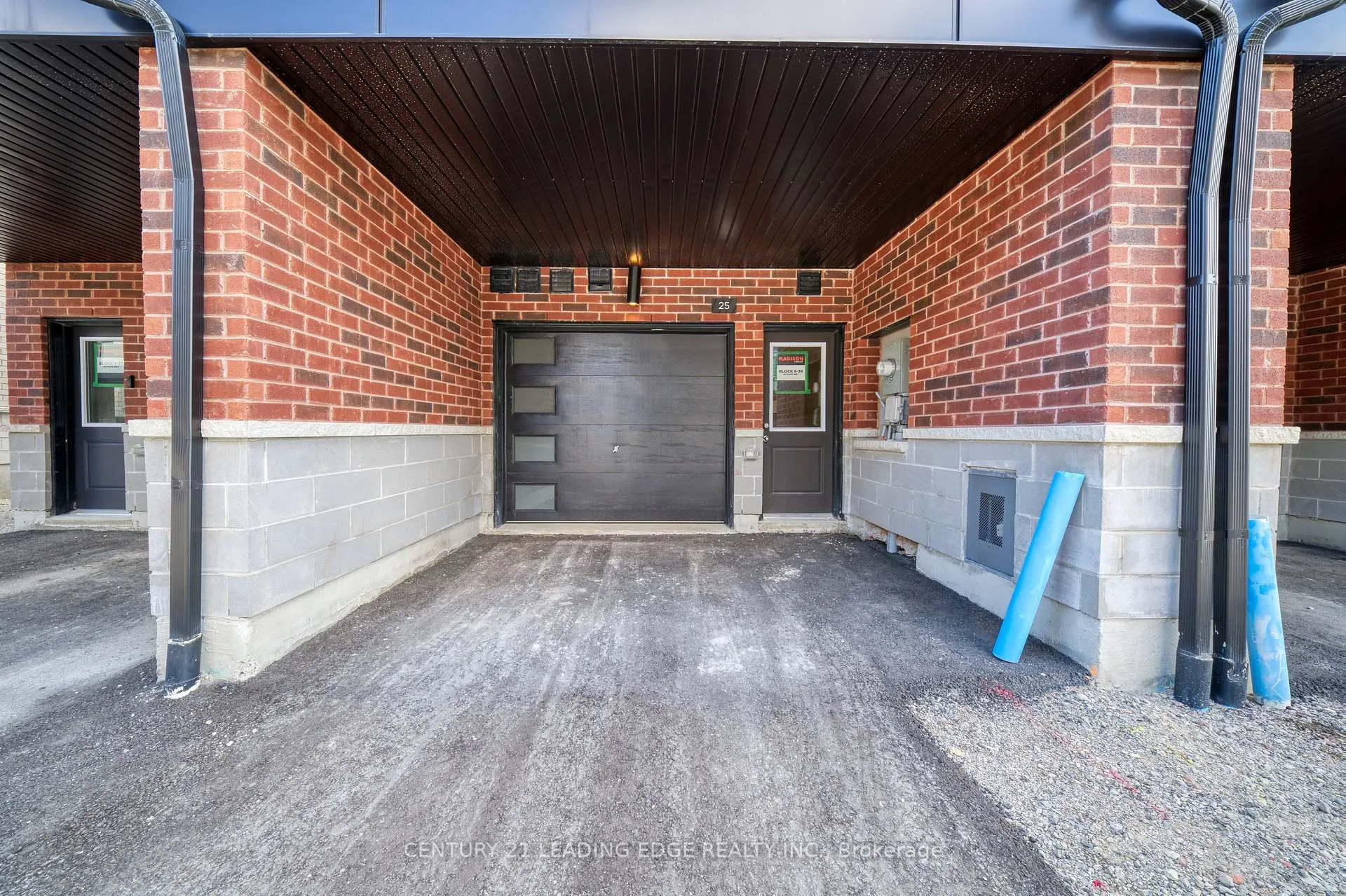 Photo 4 of 25 Pluto Way, Whitby, Brooklin — HOMEH