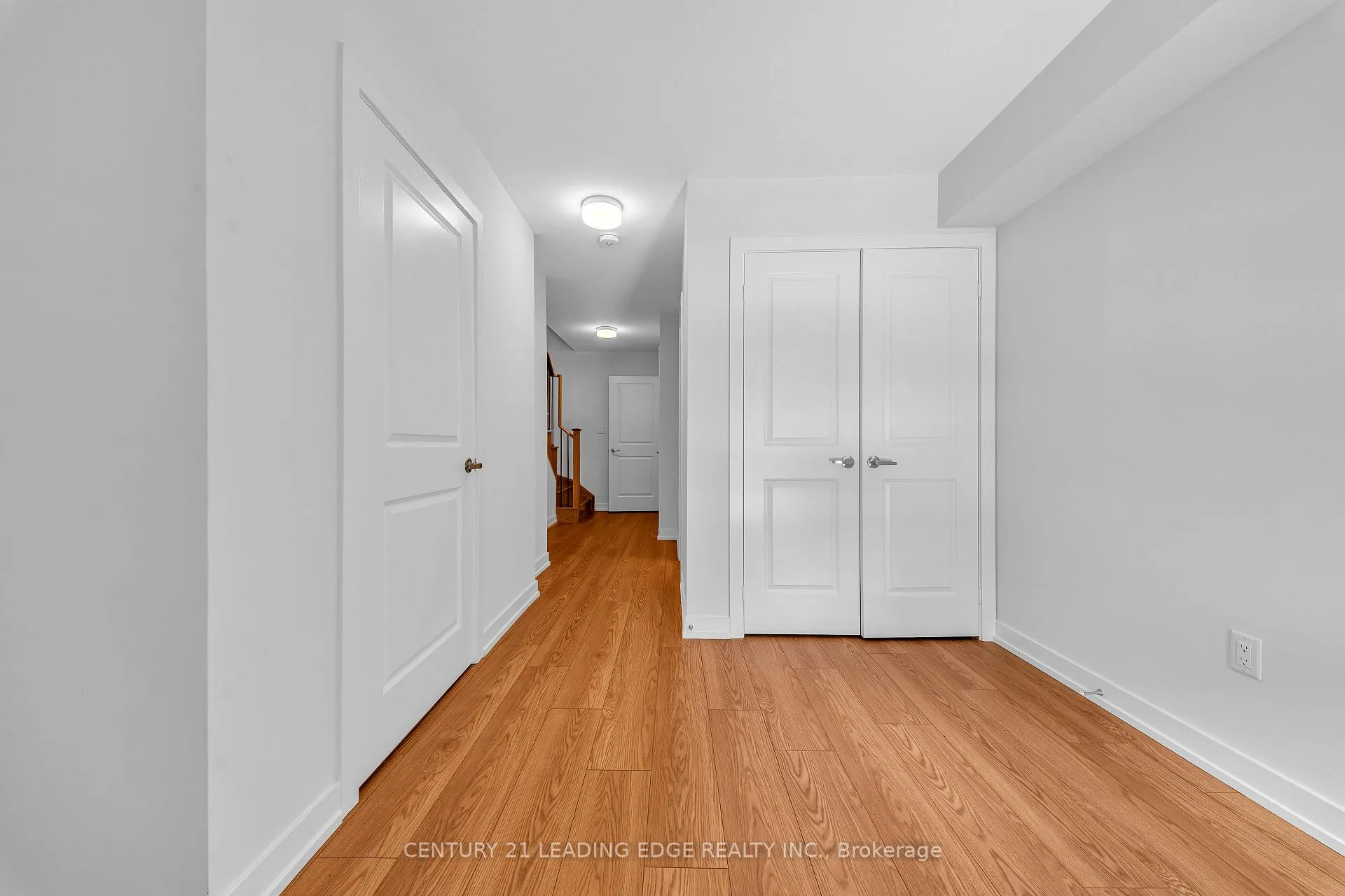 Photo 5 of 25 Pluto Way, Whitby, Brooklin — HOMEH