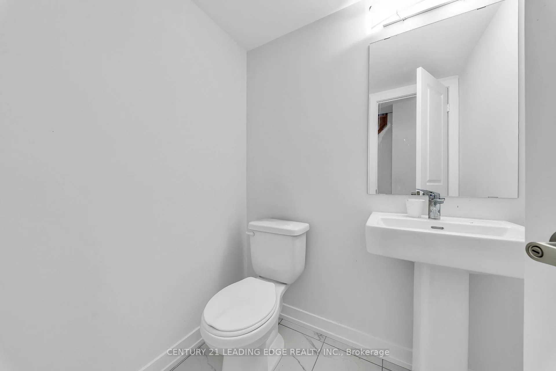 Photo 6 of 25 Pluto Way, Whitby, Brooklin — HOMEH