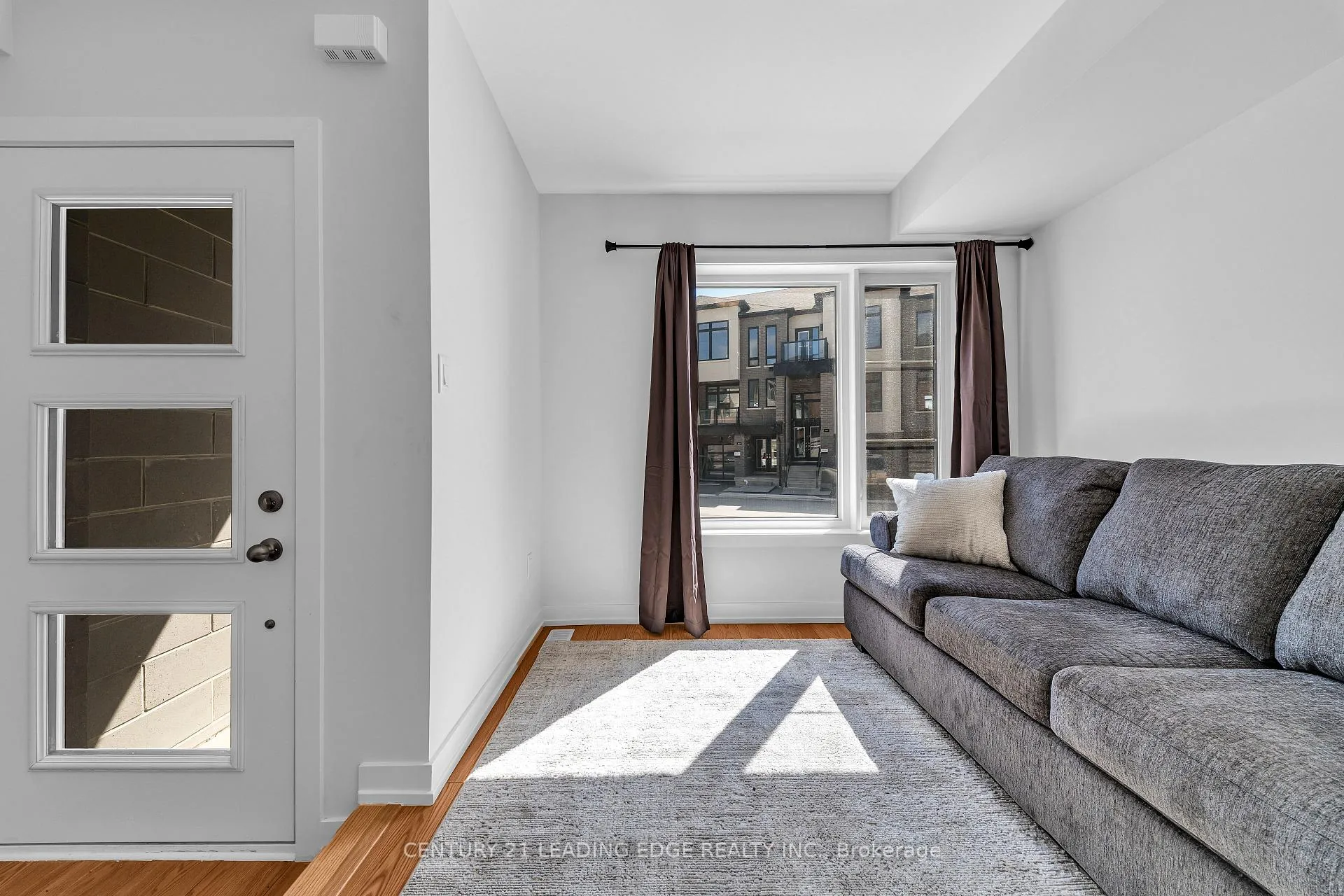 Photo 8 of 25 Pluto Way, Whitby, Brooklin — HOMEH