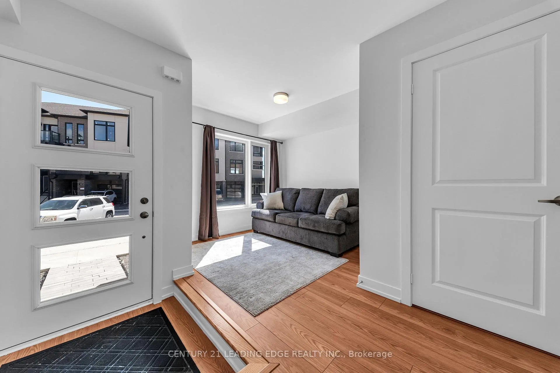 Photo 10 of 25 Pluto Way, Whitby, Brooklin — HOMEH