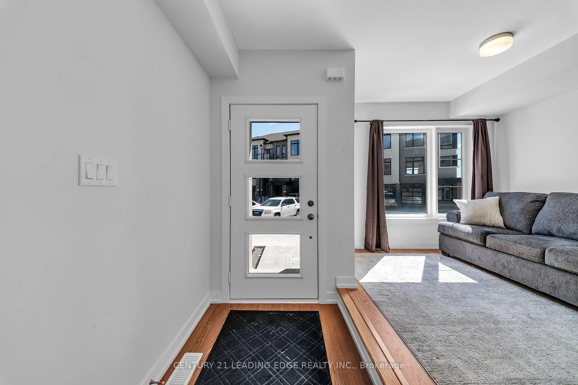 Photo 12 of 25 Pluto Way, Whitby, Brooklin — HOMEH