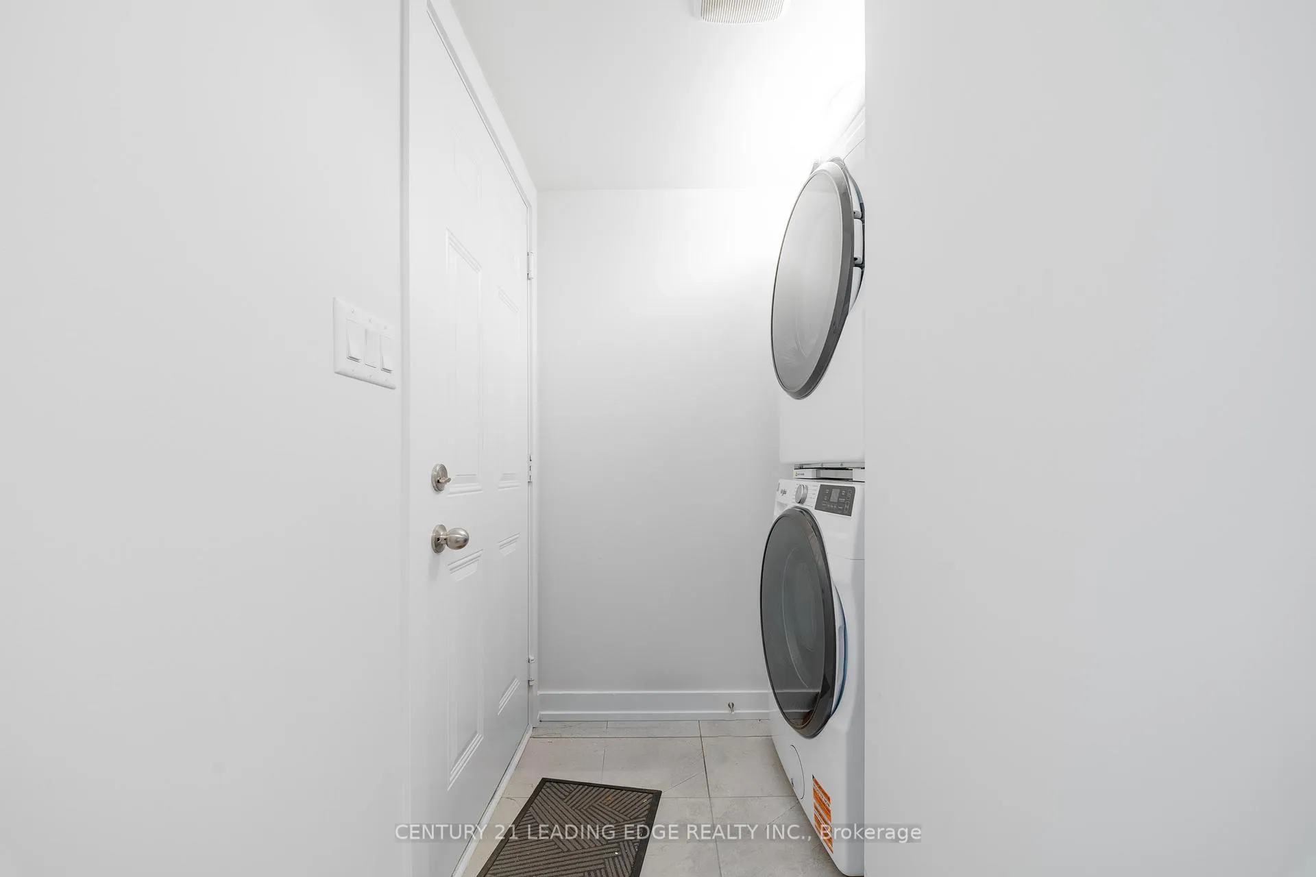 Photo 15 of 25 Pluto Way, Whitby, Brooklin — HOMEH