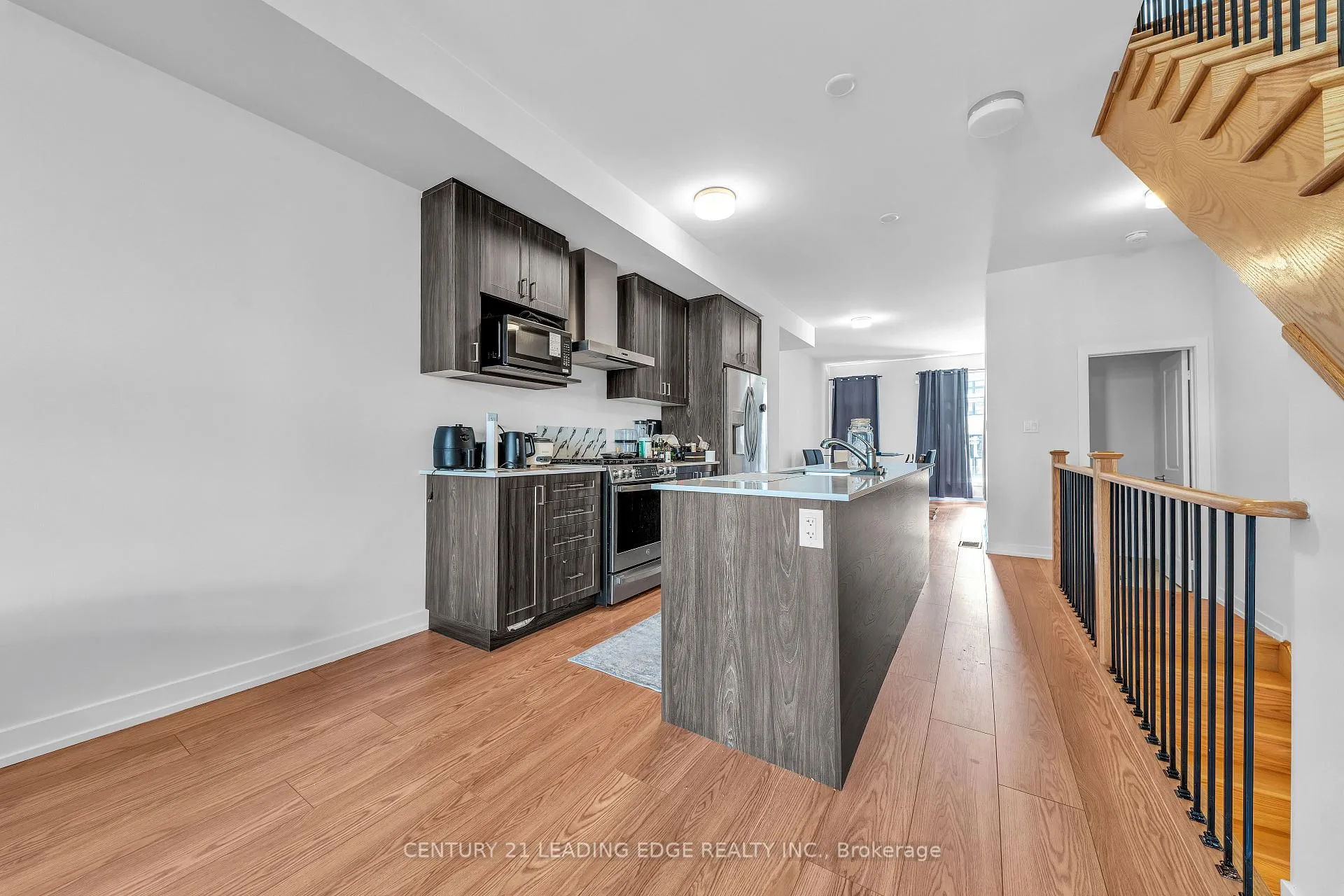Photo 21 of 25 Pluto Way, Whitby, Brooklin — HOMEH