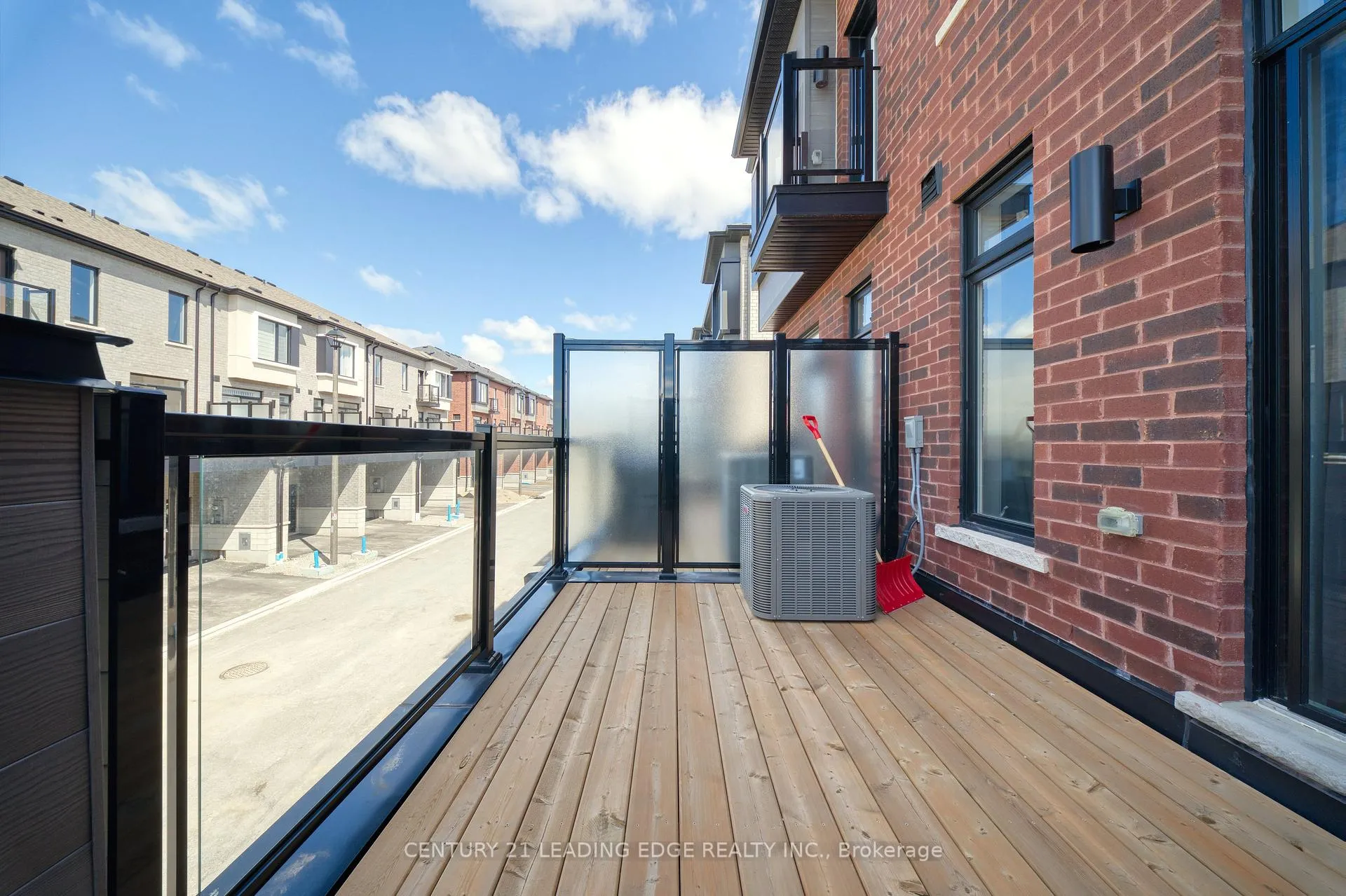 Photo 23 of 25 Pluto Way, Whitby, Brooklin — HOMEH