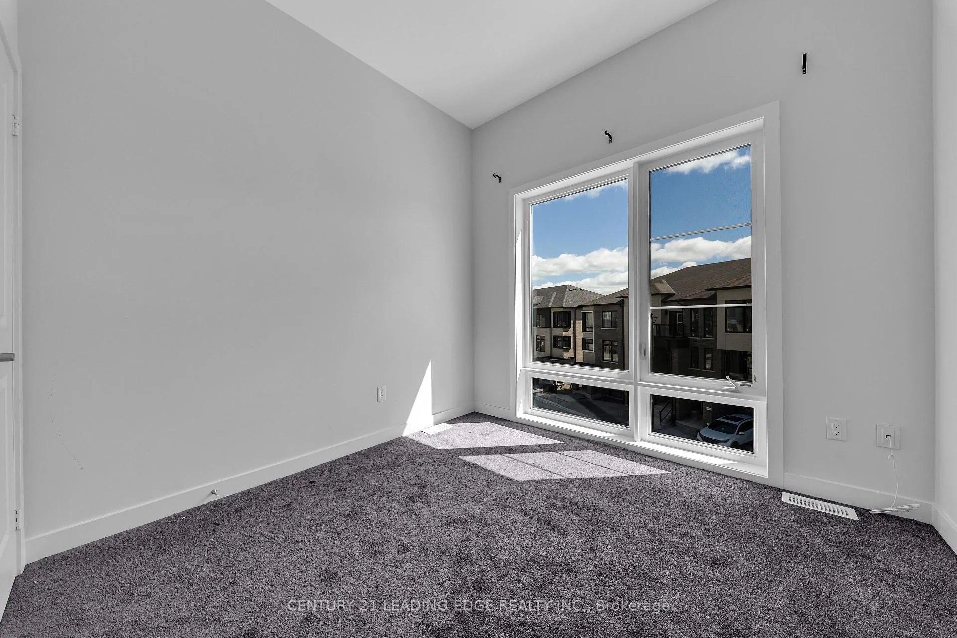Photo 33 of 25 Pluto Way, Whitby, Brooklin — HOMEH