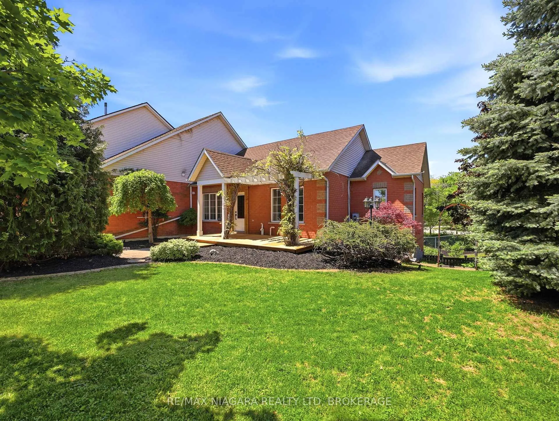 Photo 1 of 41 Morrison Crescent, Grimsby, Grimsby Beach — HOMEH