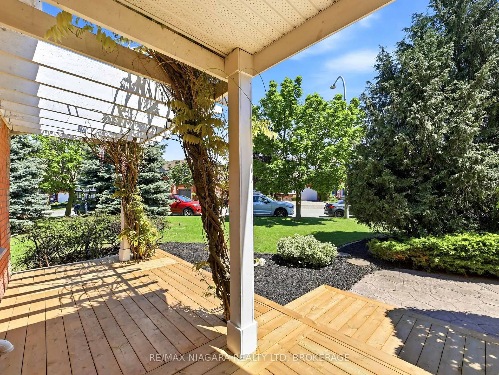 Photo 2 of 41 Morrison Crescent, Grimsby, Grimsby Beach — HOMEH