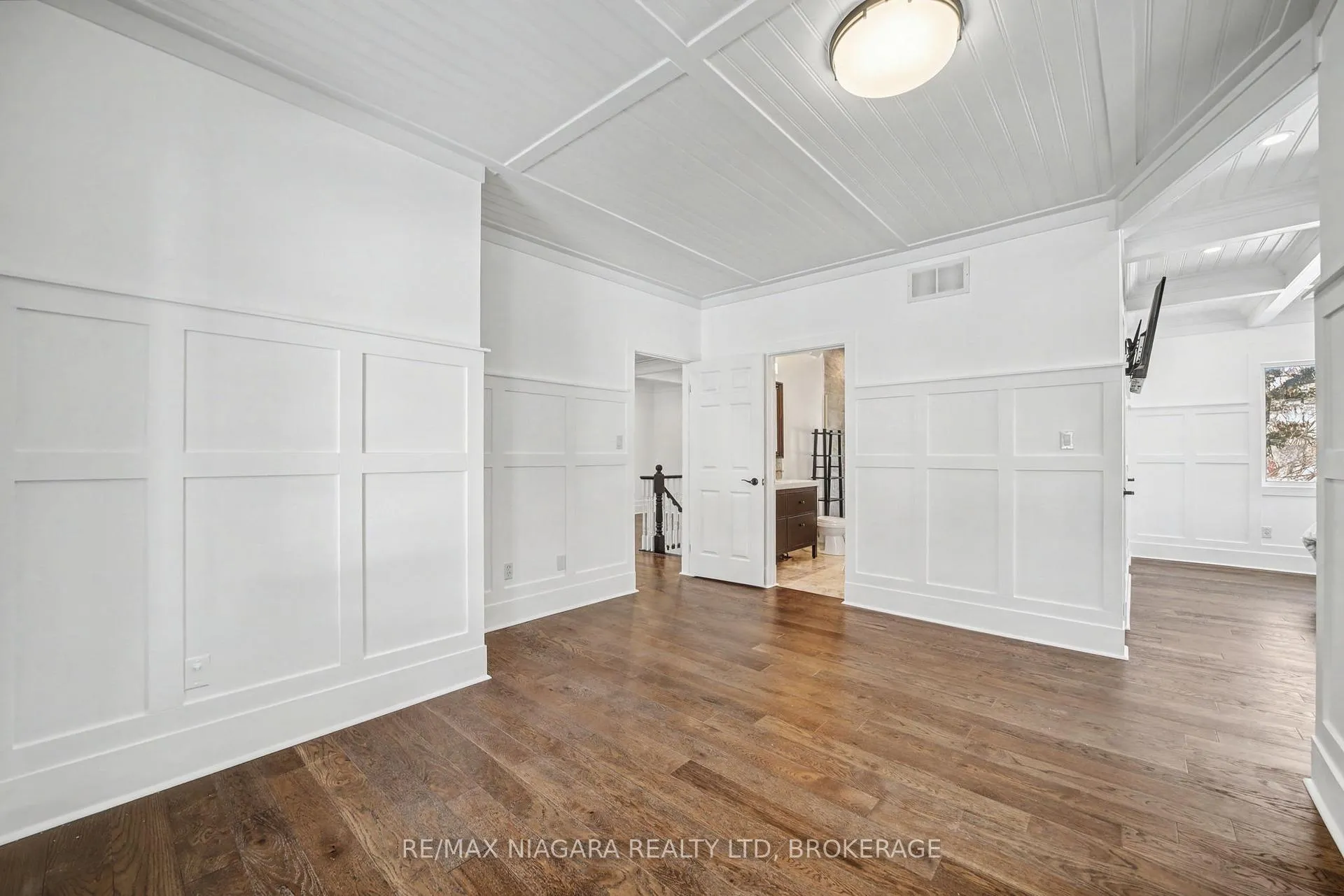 Photo 11 of 41 Morrison Crescent, Grimsby, Grimsby Beach — HOMEH