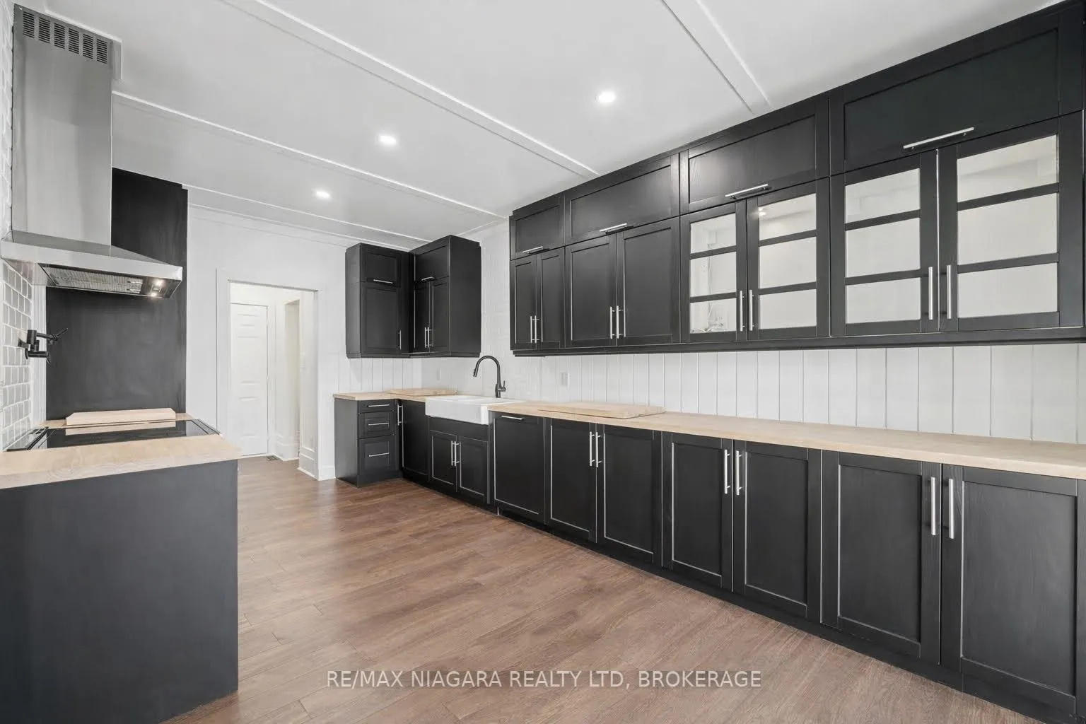 Photo 17 of 41 Morrison Crescent, Grimsby, Grimsby Beach — HOMEH