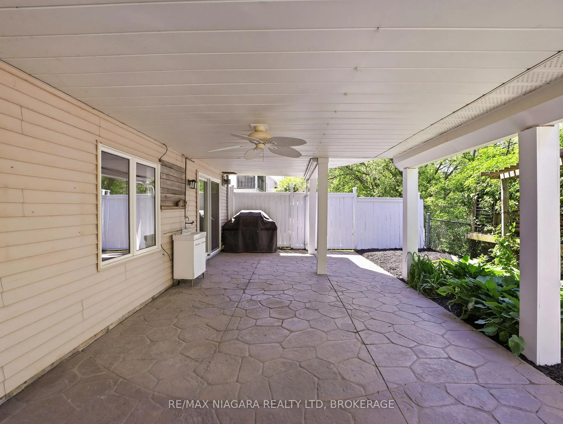 Photo 37 of 41 Morrison Crescent, Grimsby, Grimsby Beach — HOMEH