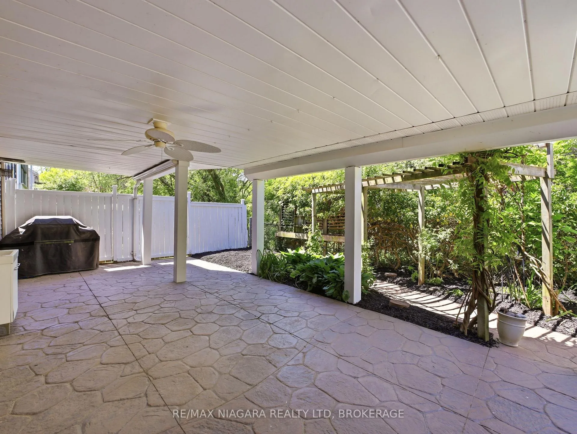 Photo 38 of 41 Morrison Crescent, Grimsby, Grimsby Beach — HOMEH