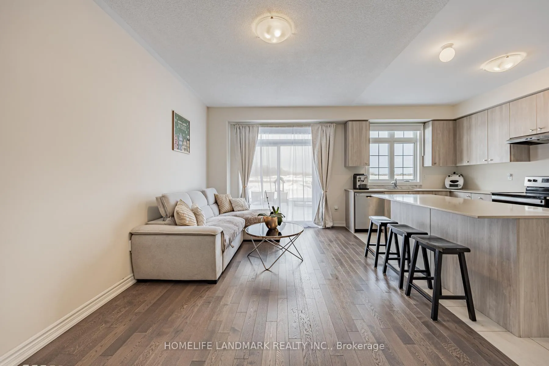 Photo 4 of 1102 Pisces Trail, Pickering, Rural Pickering — HOMEH