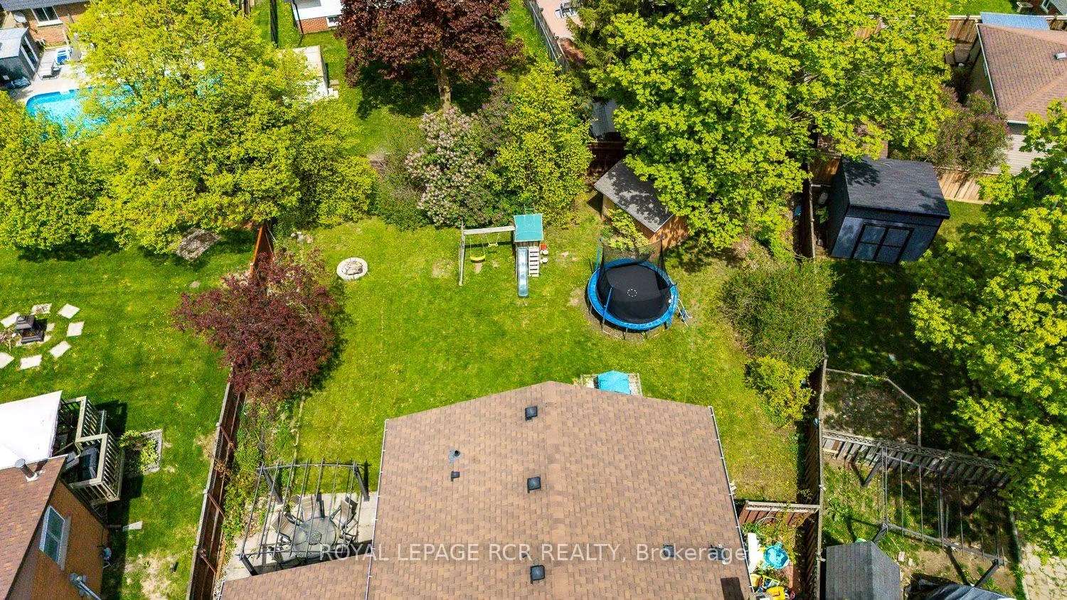 Photo 2 of 3 Brighton Place, Orangeville — HOMEH