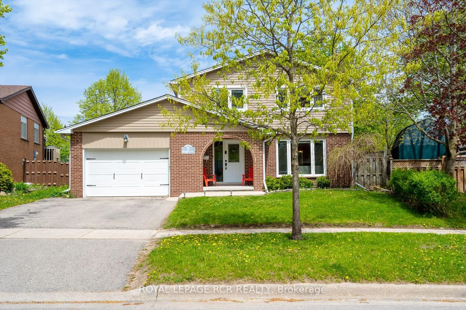 Photo 3 of 3 Brighton Place, Orangeville — HOMEH