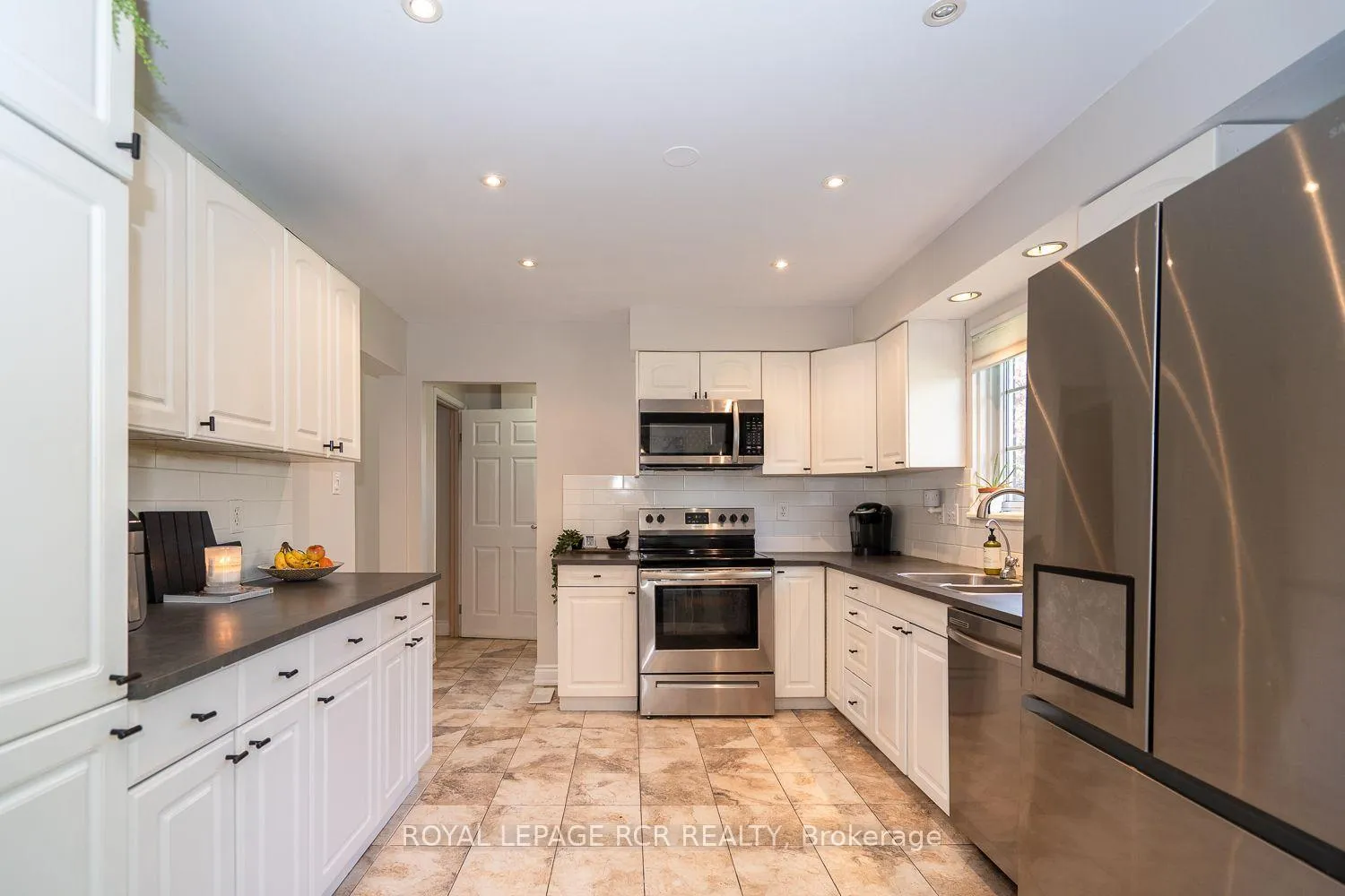 Photo 11 of 3 Brighton Place, Orangeville — HOMEH