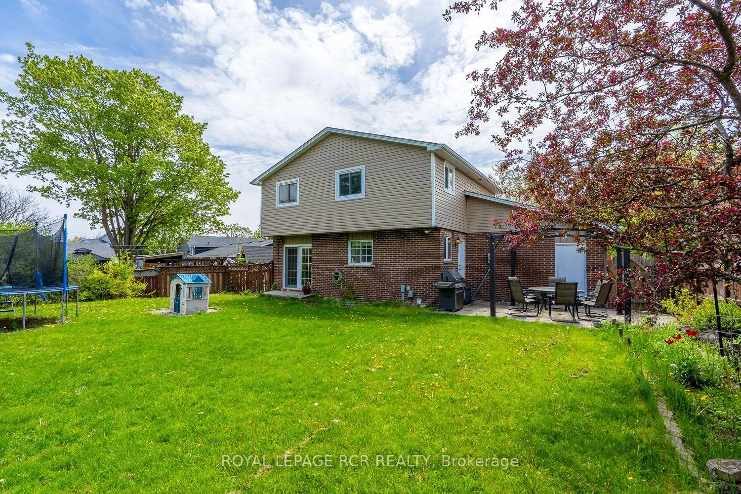 Photo 25 of 3 Brighton Place, Orangeville — HOMEH