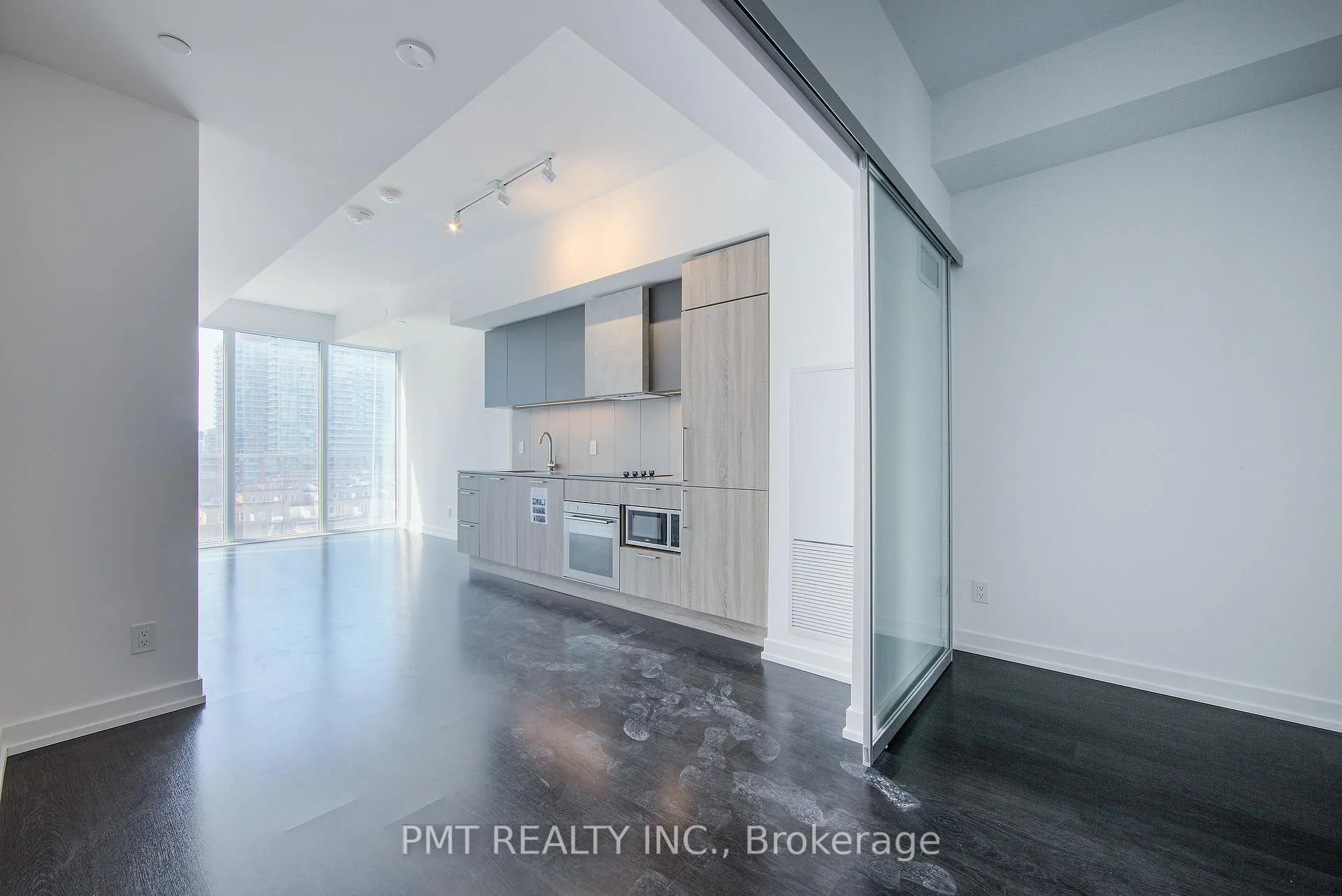 Photo 2 of Unit 710, 19 Western Battery Road, Toronto, Niagara — HOMEH