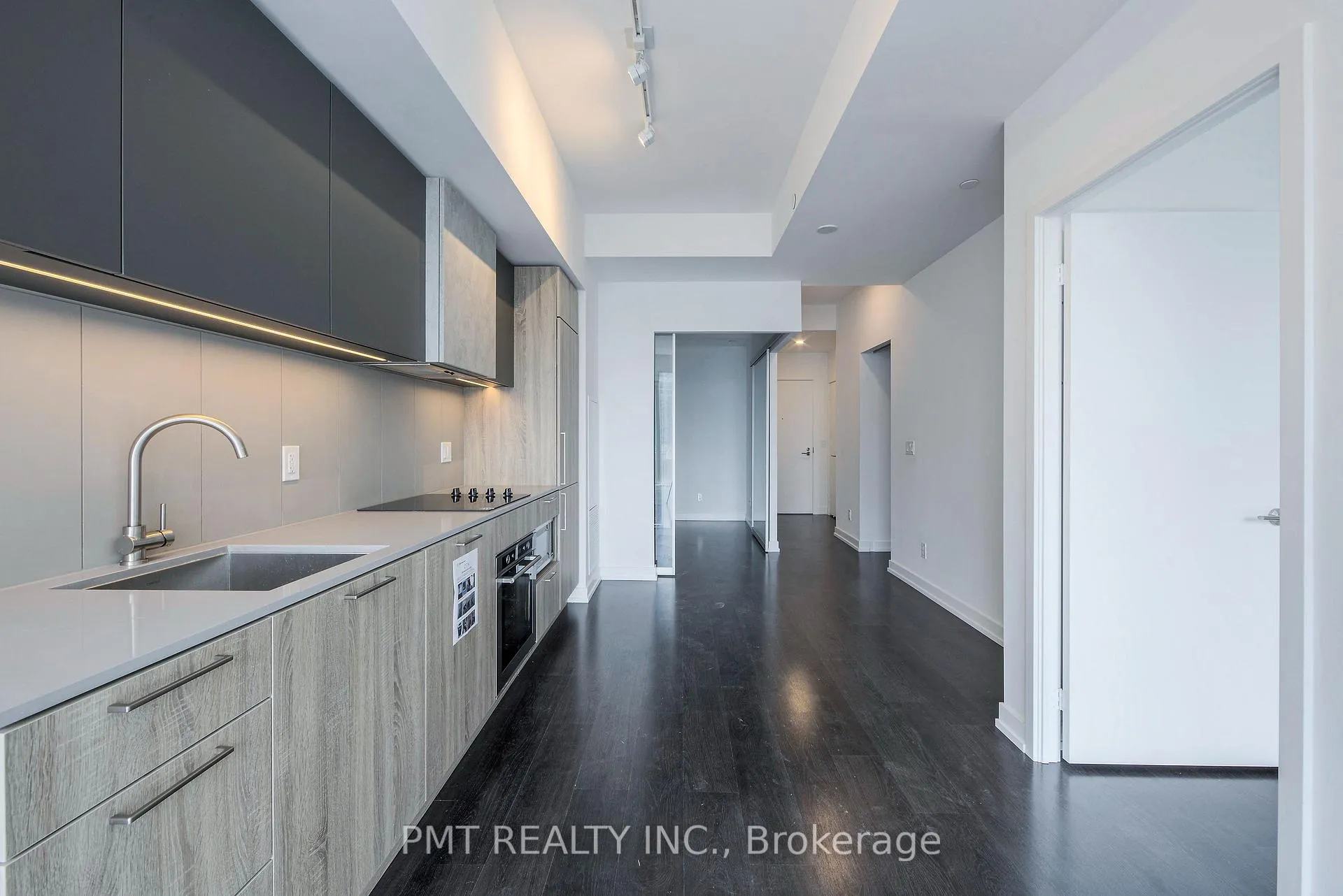 Photo 5 of Unit 710, 19 Western Battery Road, Toronto, Niagara — HOMEH