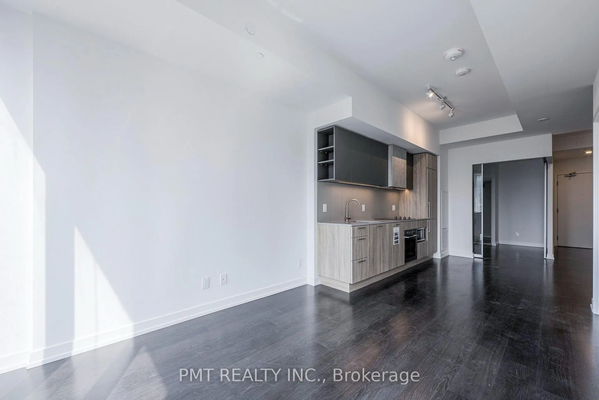 Photo 6 of Unit 710, 19 Western Battery Road, Toronto, Niagara — HOMEH