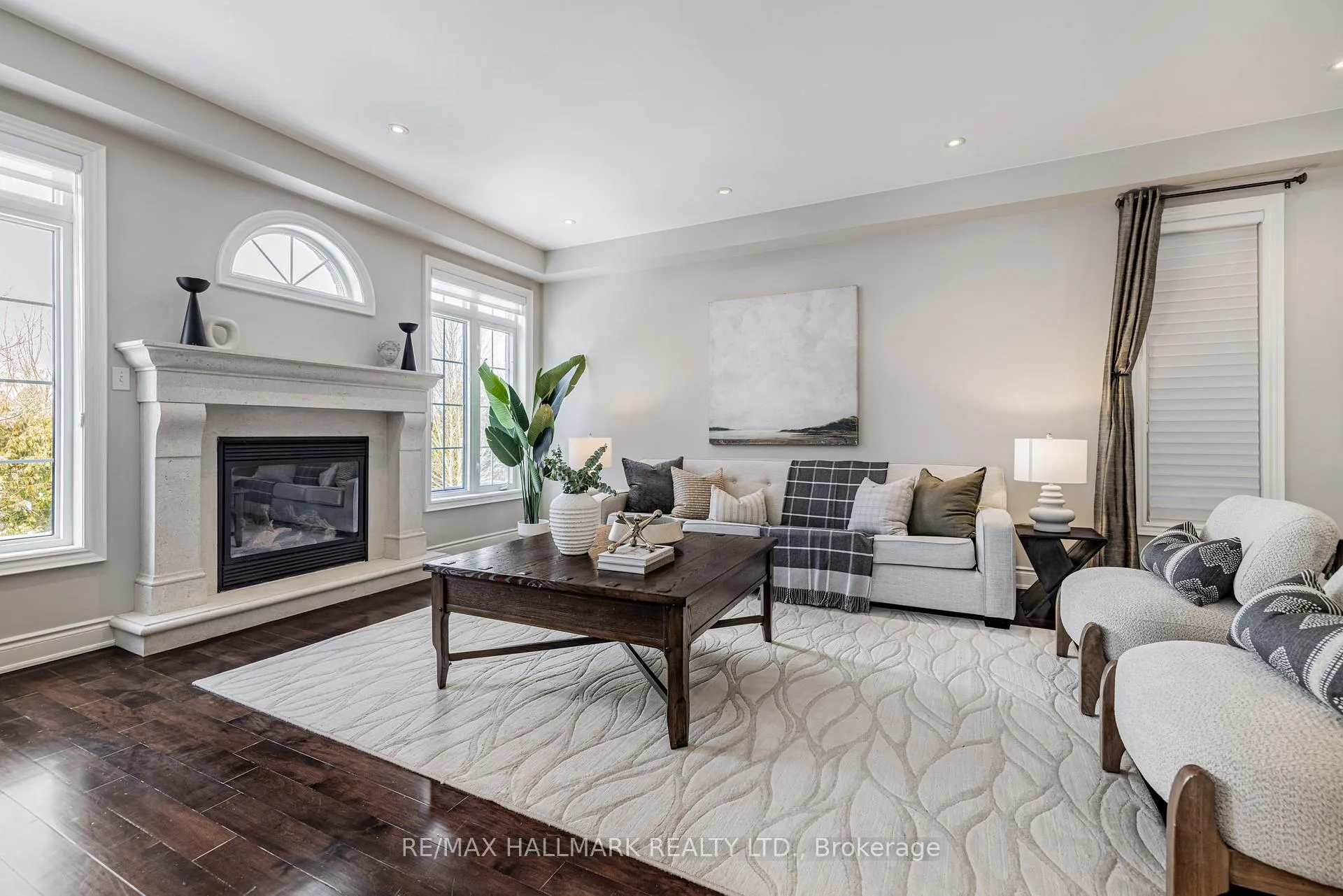 Photo 5 of 48 Stonecliffe Crescent, Aurora, Aurora Estates — HOMEH