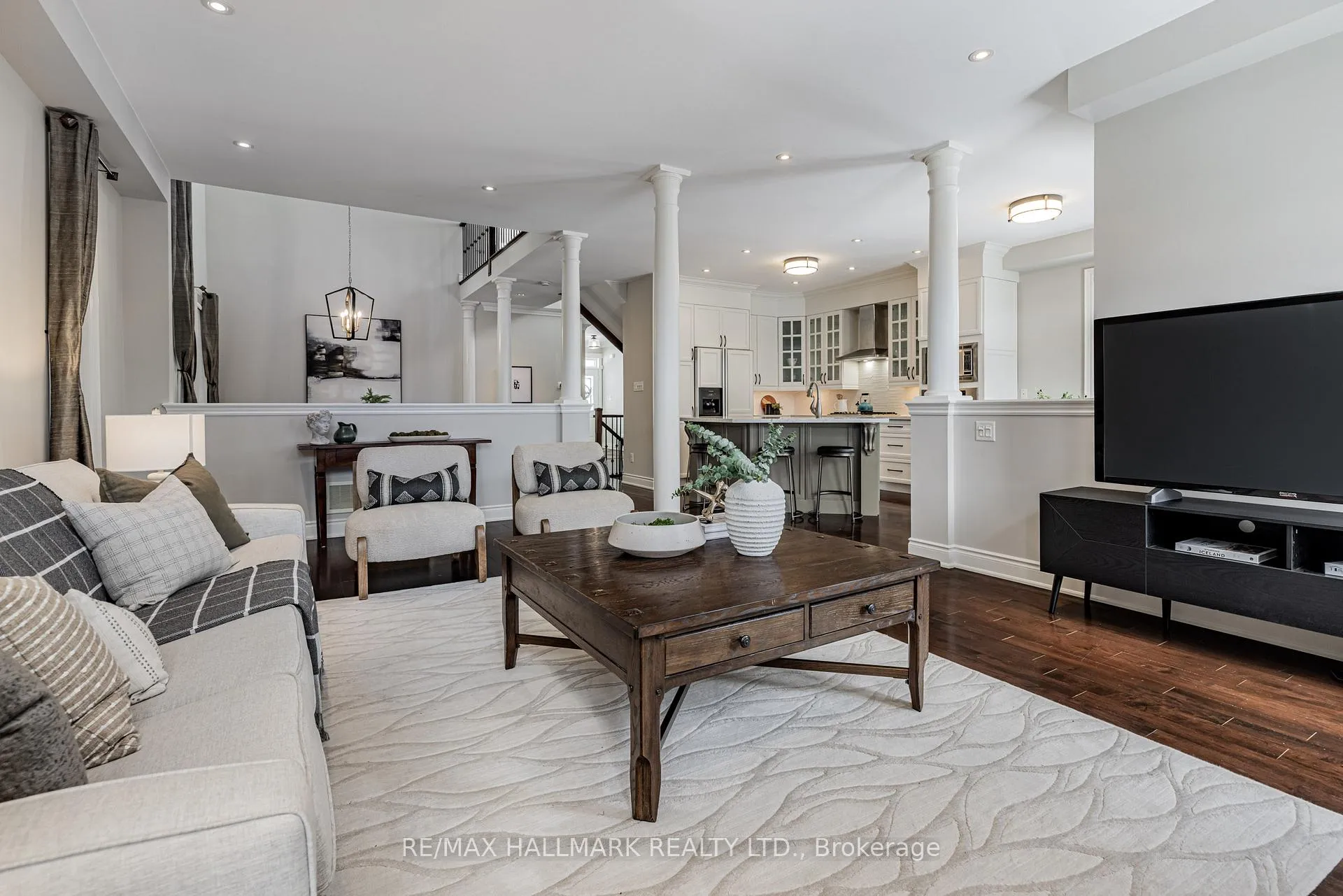 Photo 6 of 48 Stonecliffe Crescent, Aurora, Aurora Estates — HOMEH