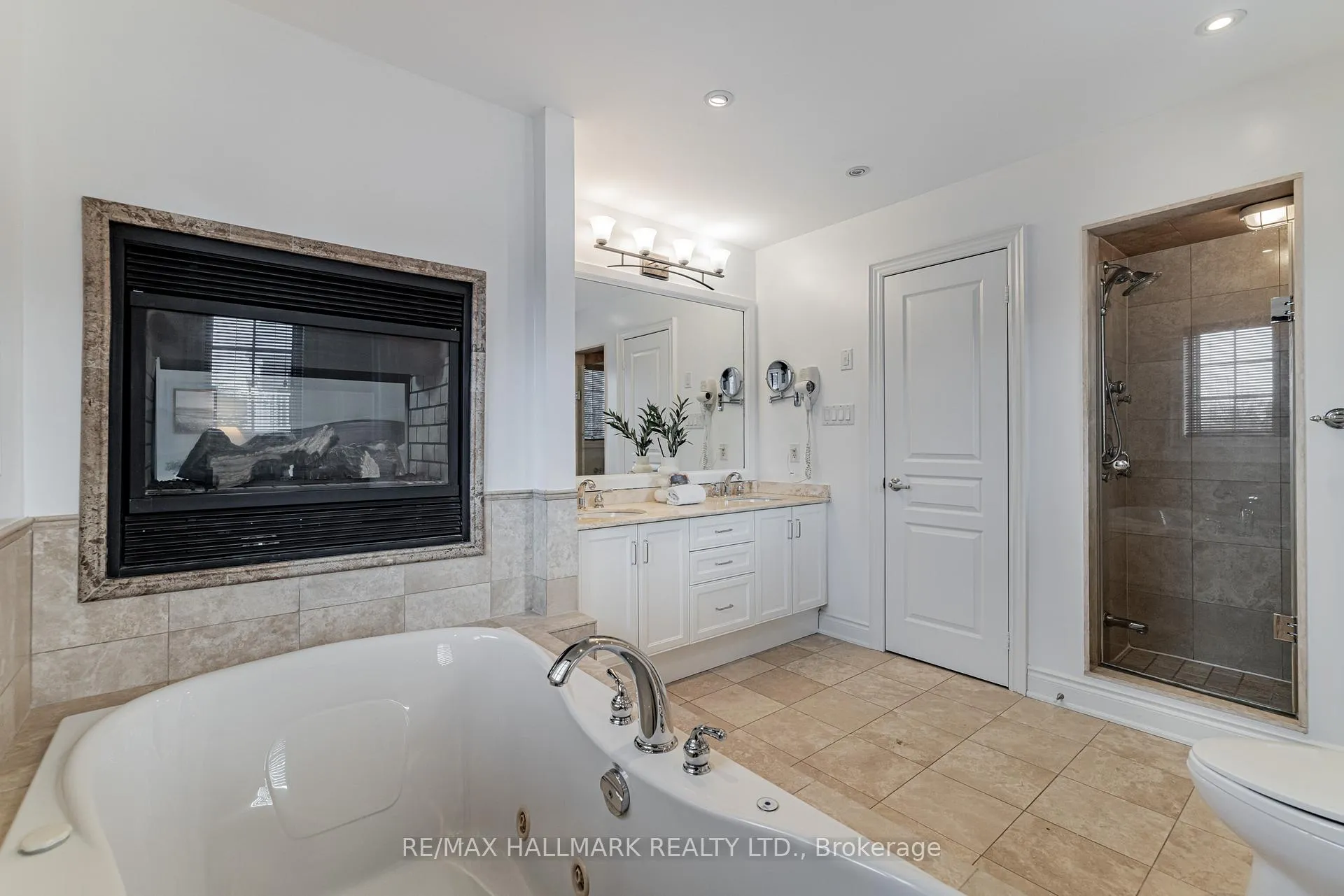 Photo 14 of 48 Stonecliffe Crescent, Aurora, Aurora Estates — HOMEH