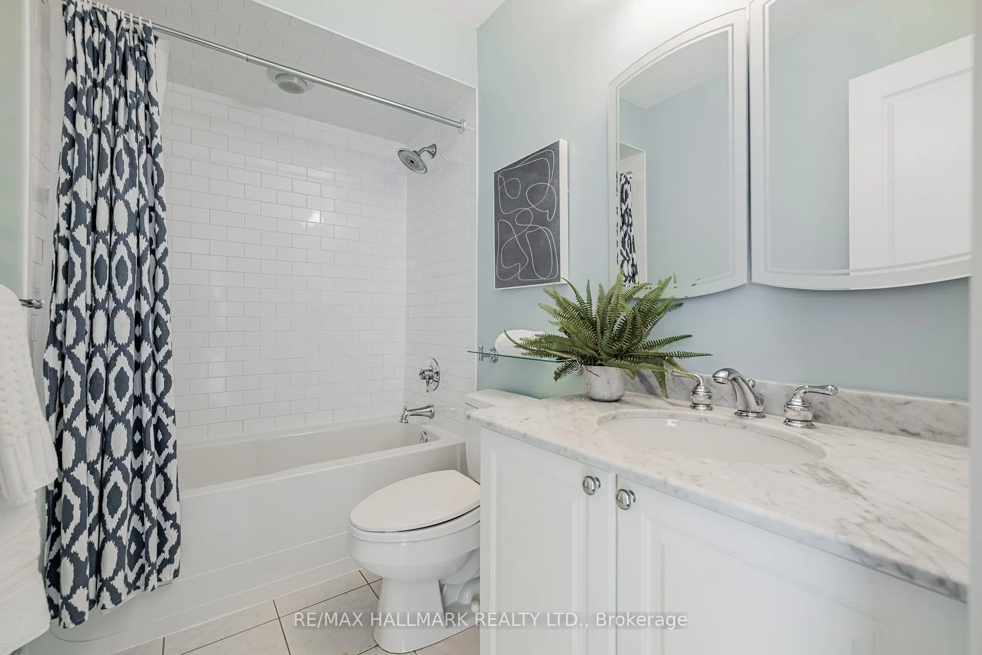 Photo 17 of 48 Stonecliffe Crescent, Aurora, Aurora Estates — HOMEH