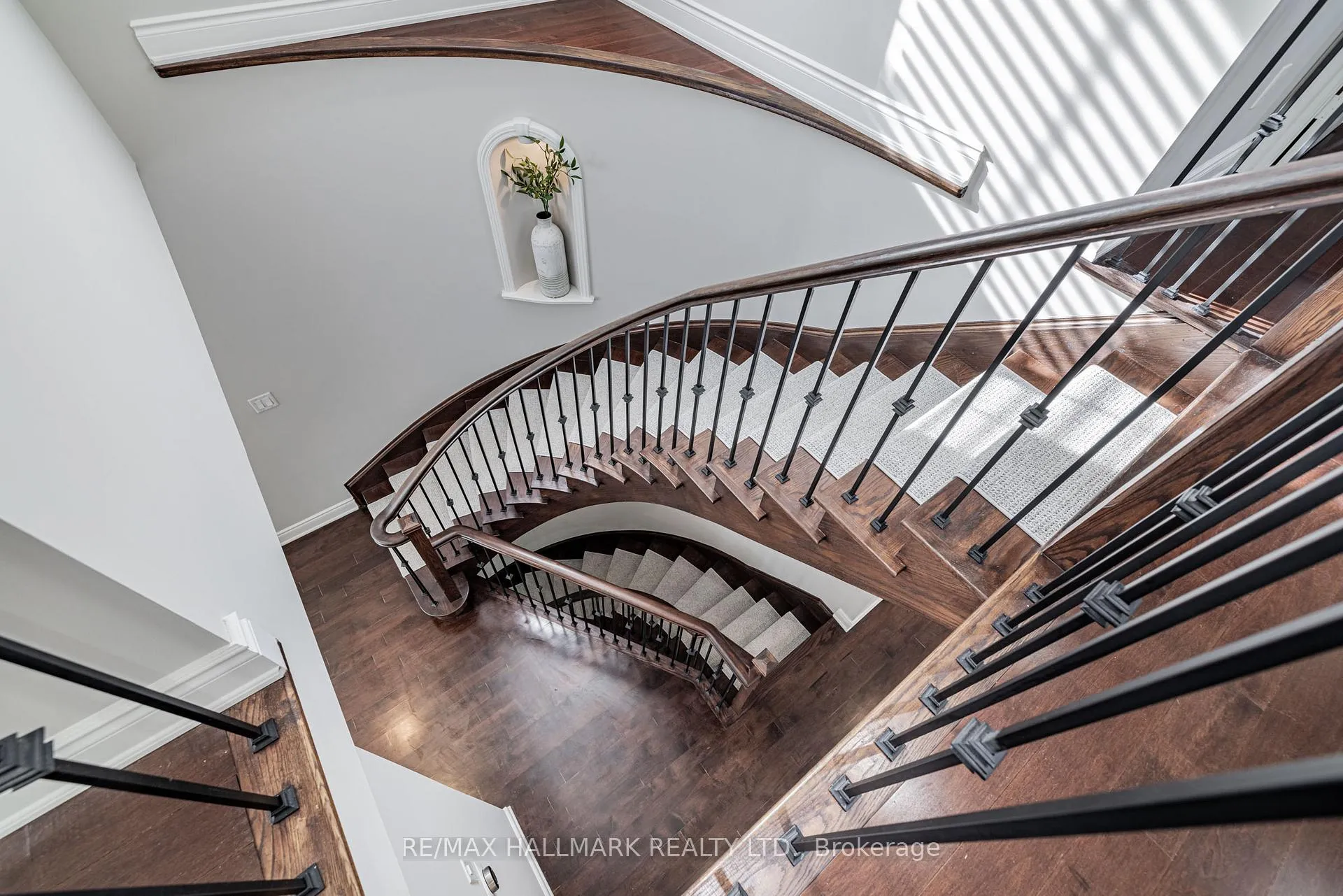 Photo 19 of 48 Stonecliffe Crescent, Aurora, Aurora Estates — HOMEH