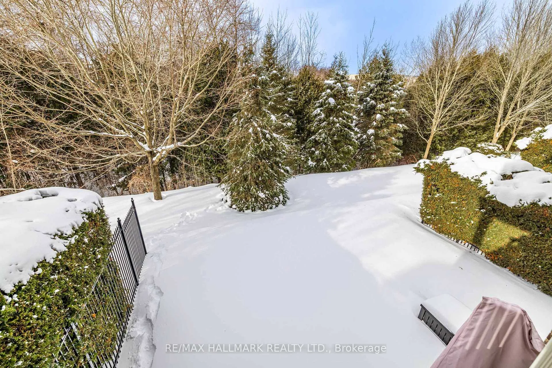 Photo 24 of 48 Stonecliffe Crescent, Aurora, Aurora Estates — HOMEH
