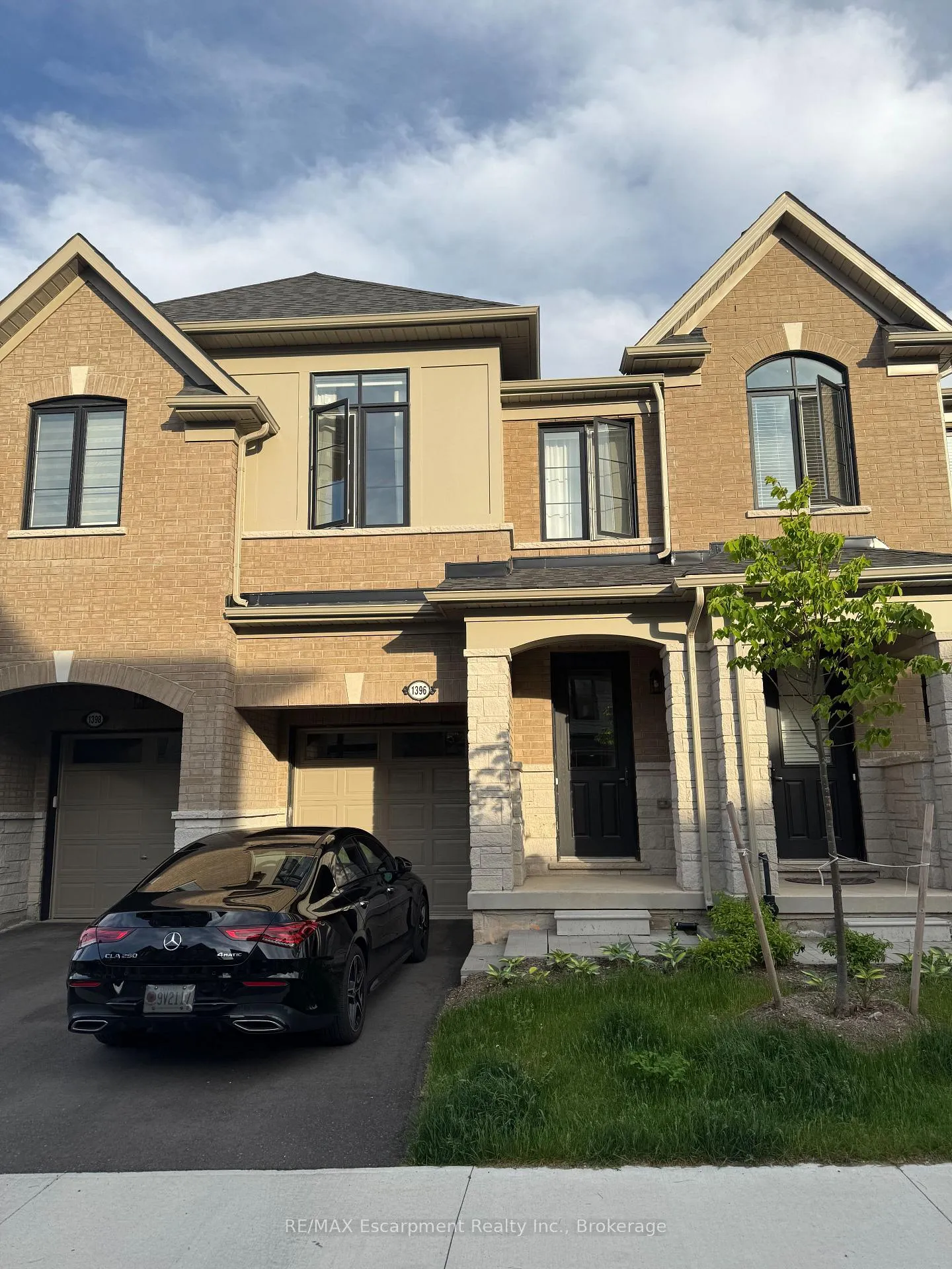 Photo 1 of 1396 National Common, Burlington, Tyandaga — HOMEH