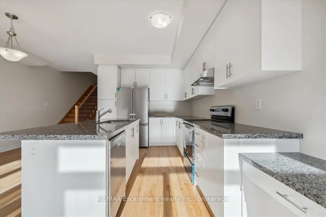 Photo 10 of 1396 National Common, Burlington, Tyandaga — HOMEH