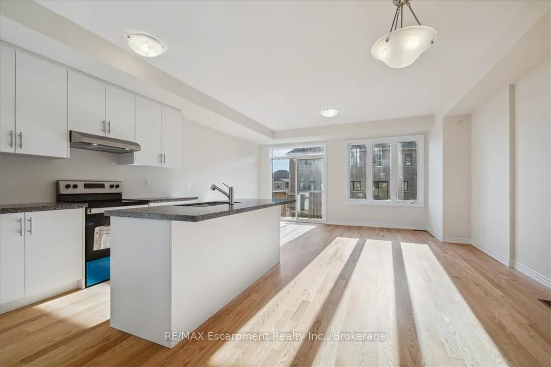 Photo 14 of 1396 National Common, Burlington, Tyandaga — HOMEH