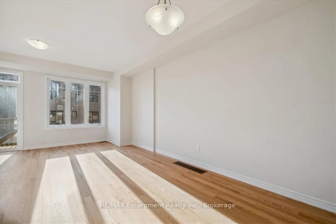 Photo 15 of 1396 National Common, Burlington, Tyandaga — HOMEH
