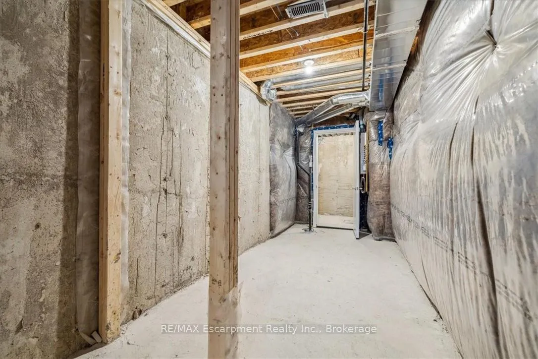 Photo 35 of 1396 National Common, Burlington, Tyandaga — HOMEH
