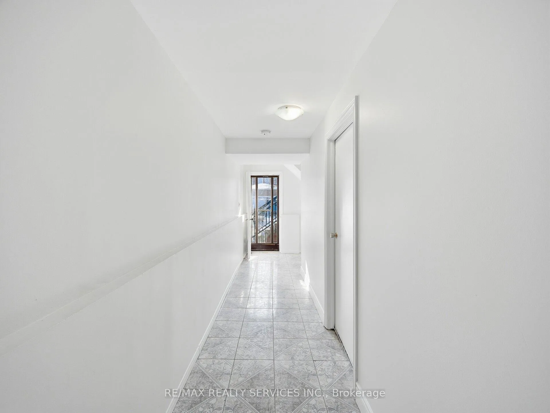 Photo 3 of Unit LOWER, 8 Deerpark Crescent S, Brampton, Brampton West — HOMEH