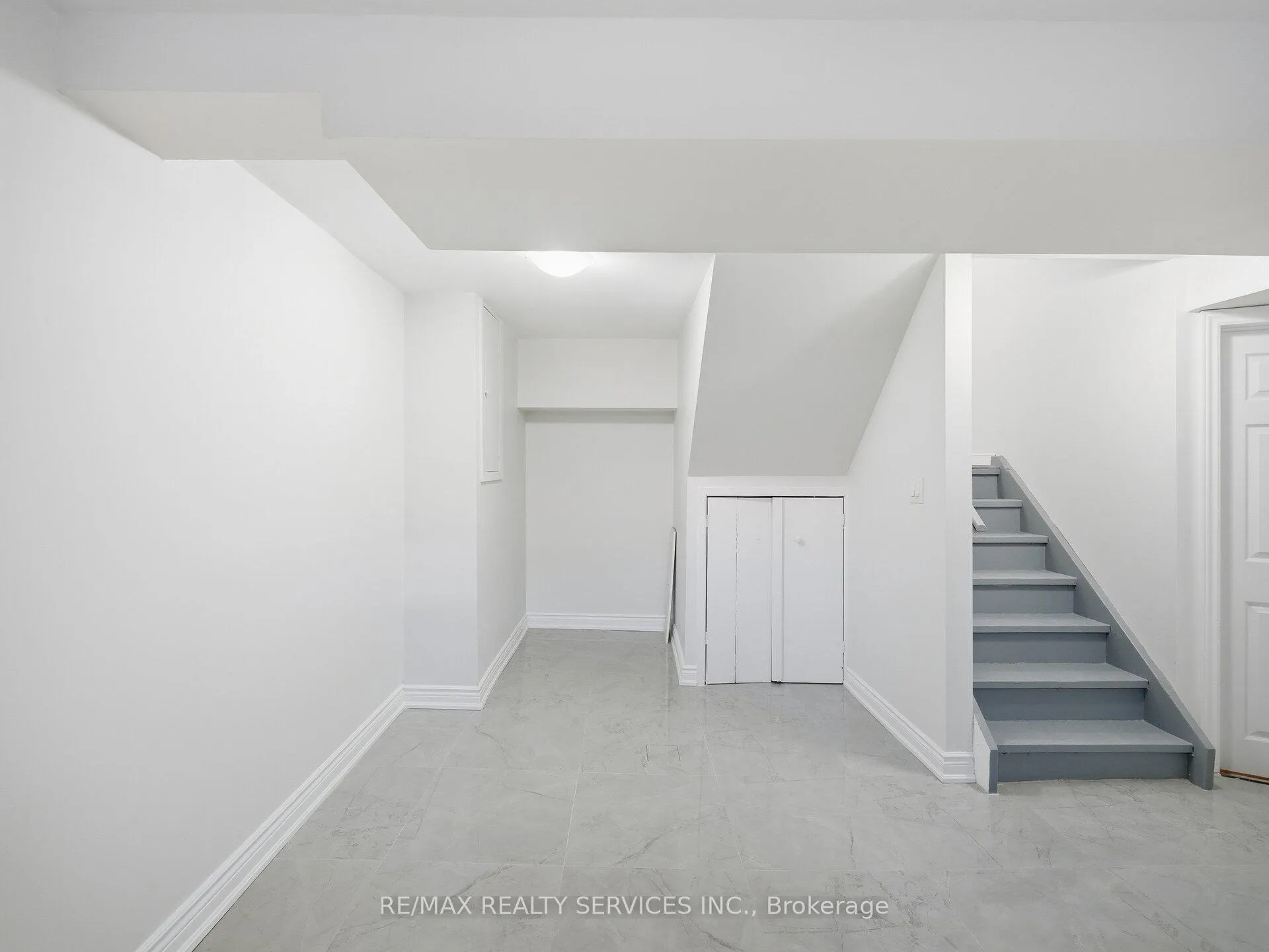 Photo 7 of Unit LOWER, 8 Deerpark Crescent S, Brampton, Brampton West — HOMEH