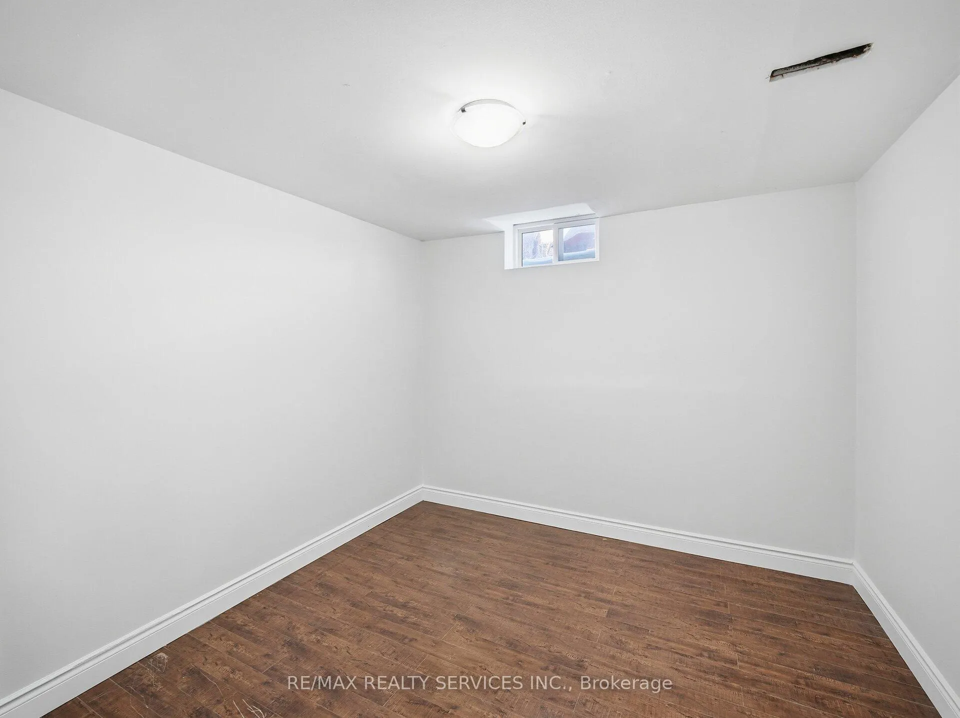 Photo 12 of Unit LOWER, 8 Deerpark Crescent S, Brampton, Brampton West — HOMEH