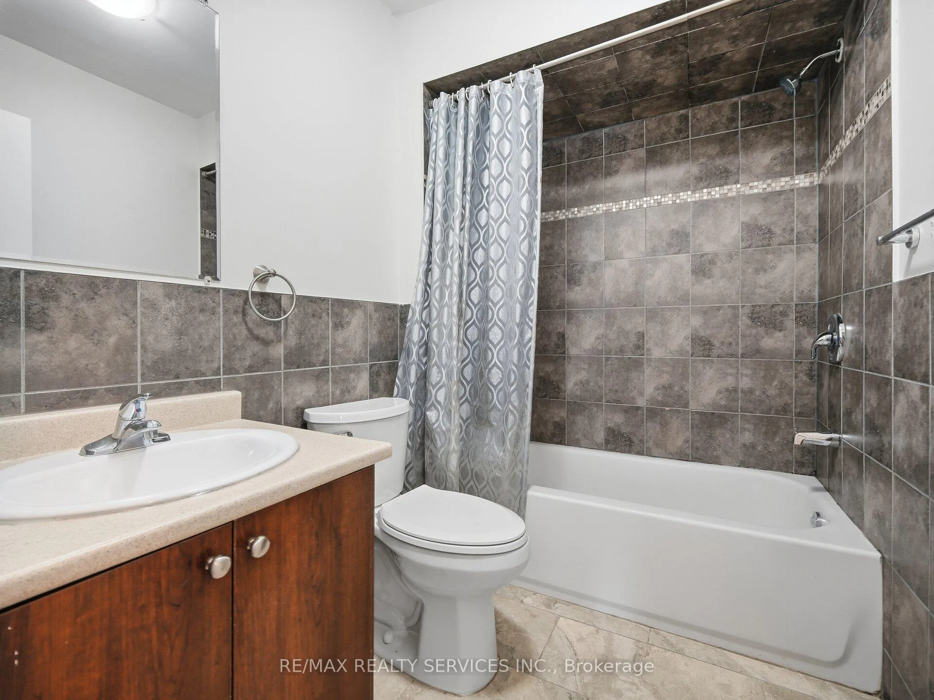 Photo 22 of Unit LOWER, 8 Deerpark Crescent S, Brampton, Brampton West — HOMEH