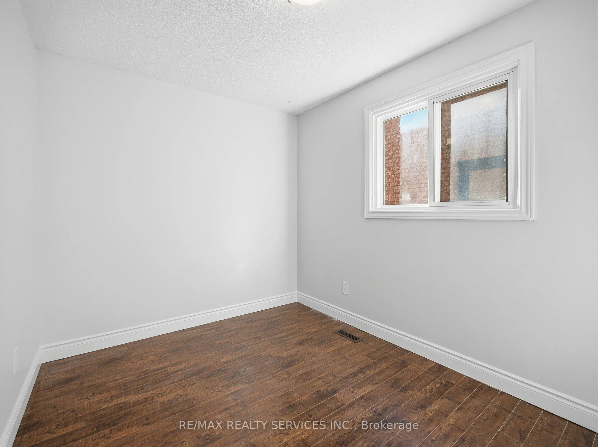 Photo 23 of Unit LOWER, 8 Deerpark Crescent S, Brampton, Brampton West — HOMEH