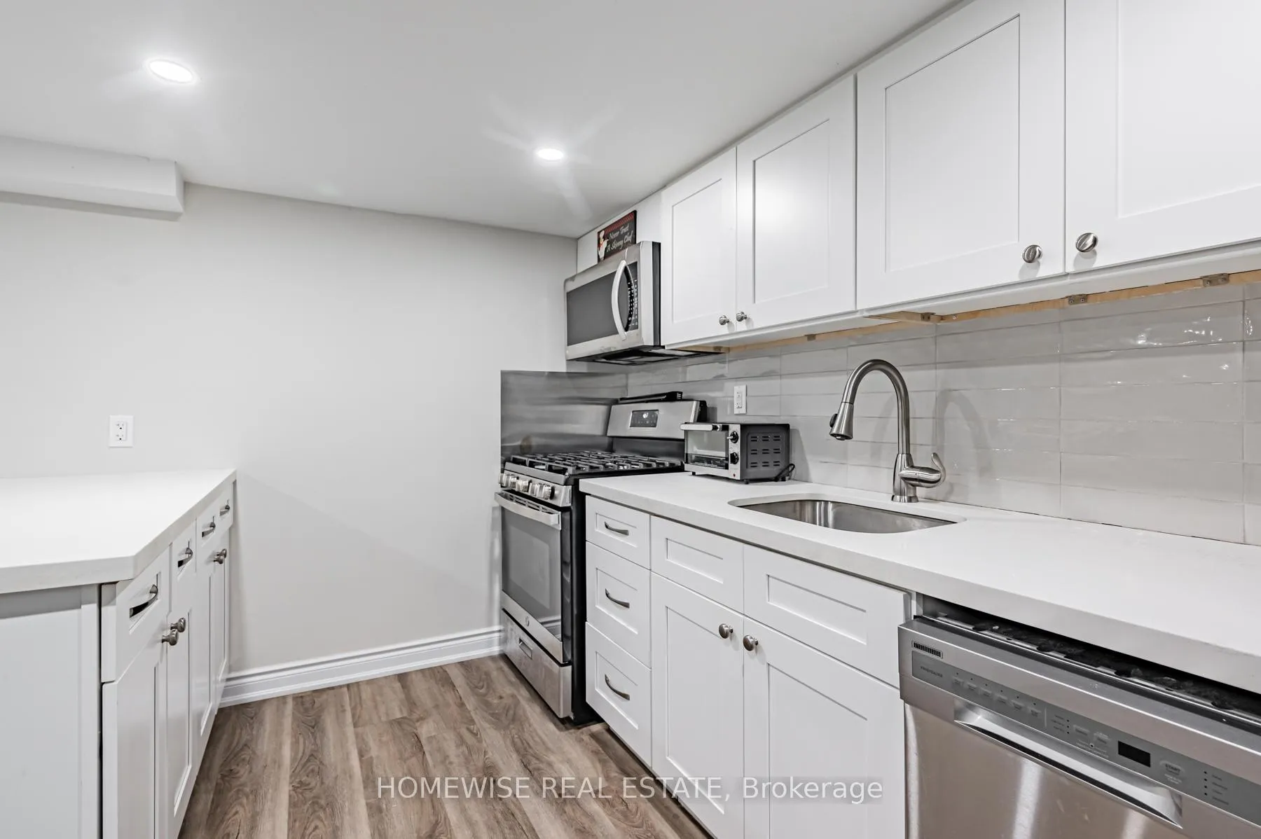 Photo 6 of Unit Lower, 68 Fairleigh Crescent, Toronto, Forest Hill North — HOMEH