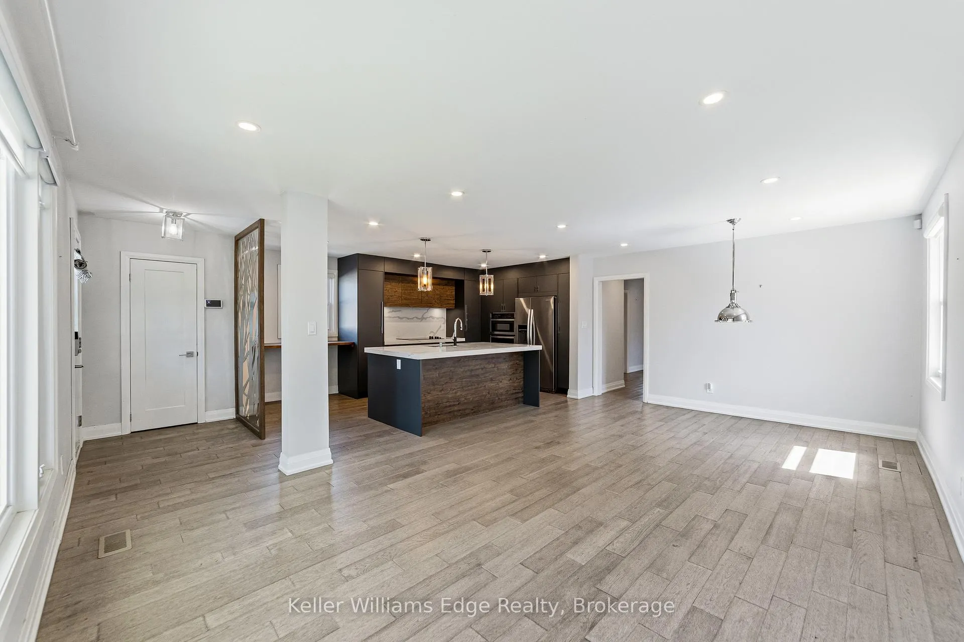 Photo 5 of Unit Upper, 2300 Wagner Crescent, Burlington, Brant — HOMEH