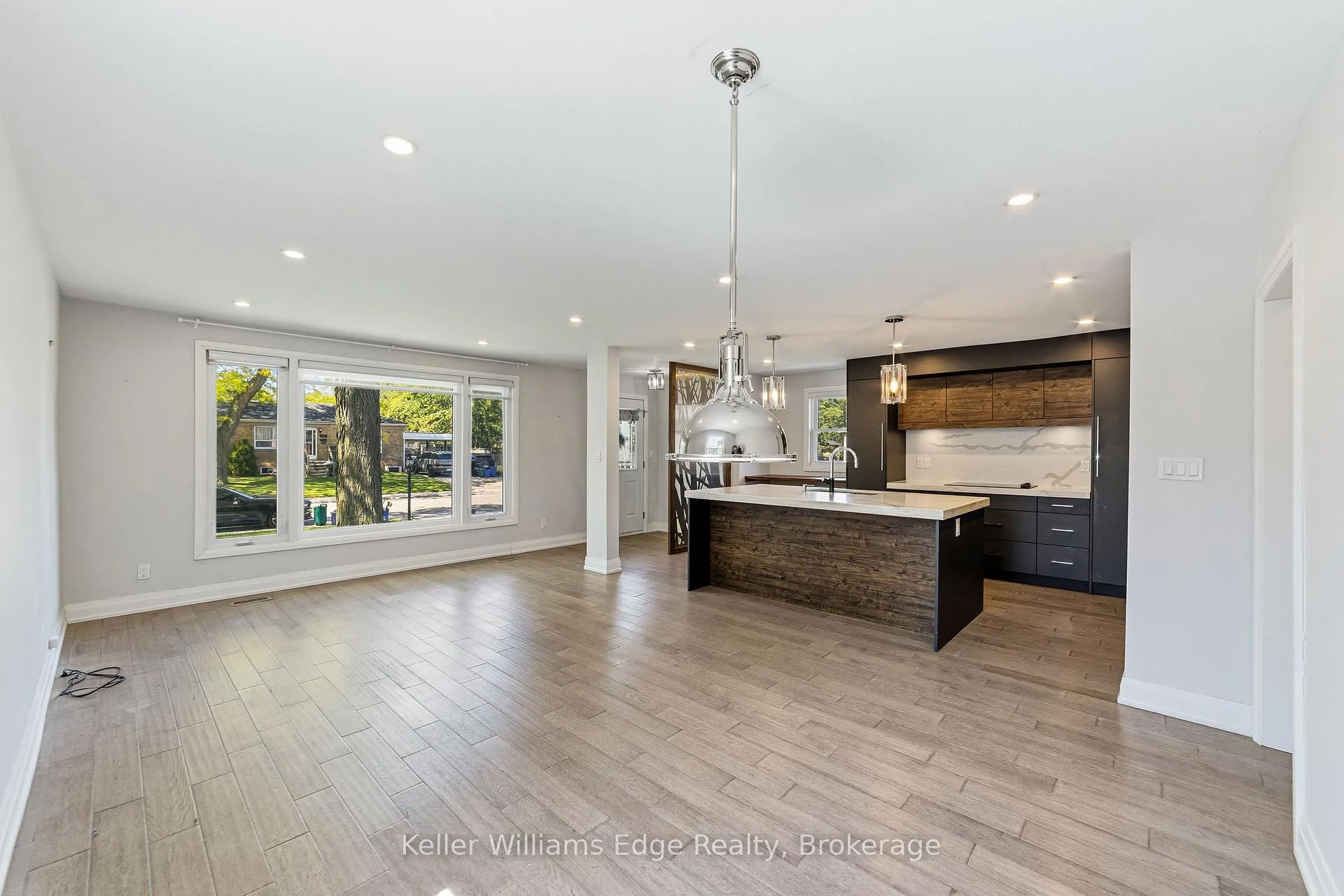 Photo 6 of Unit Upper, 2300 Wagner Crescent, Burlington, Brant — HOMEH