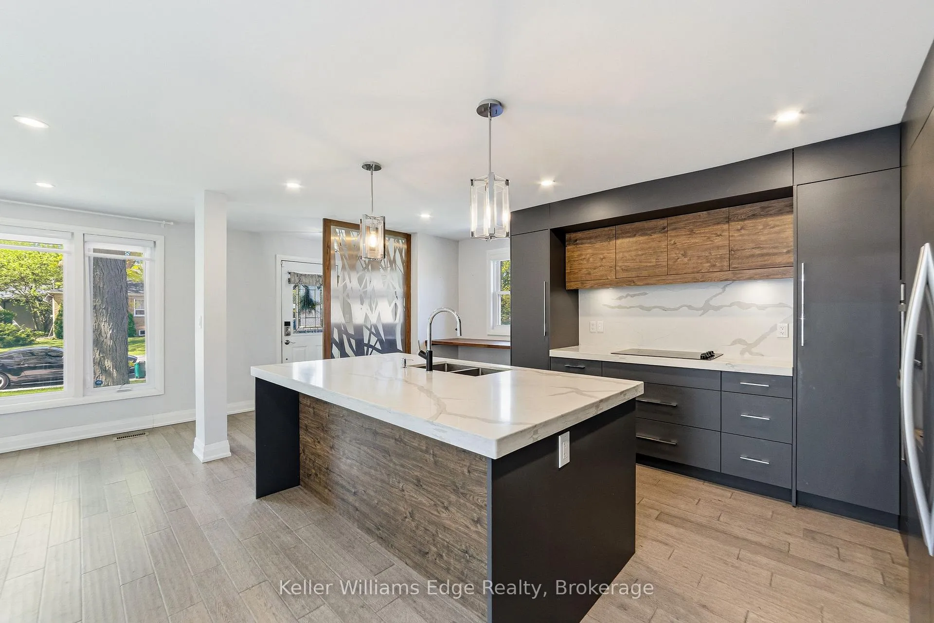 Photo 7 of Unit Upper, 2300 Wagner Crescent, Burlington, Brant — HOMEH