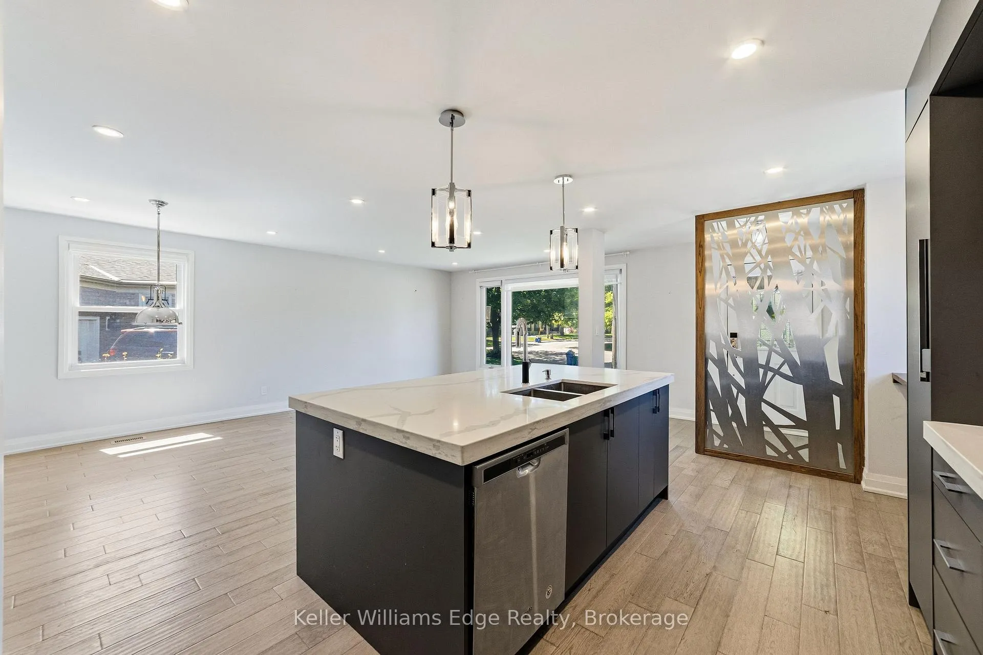 Photo 8 of Unit Upper, 2300 Wagner Crescent, Burlington, Brant — HOMEH