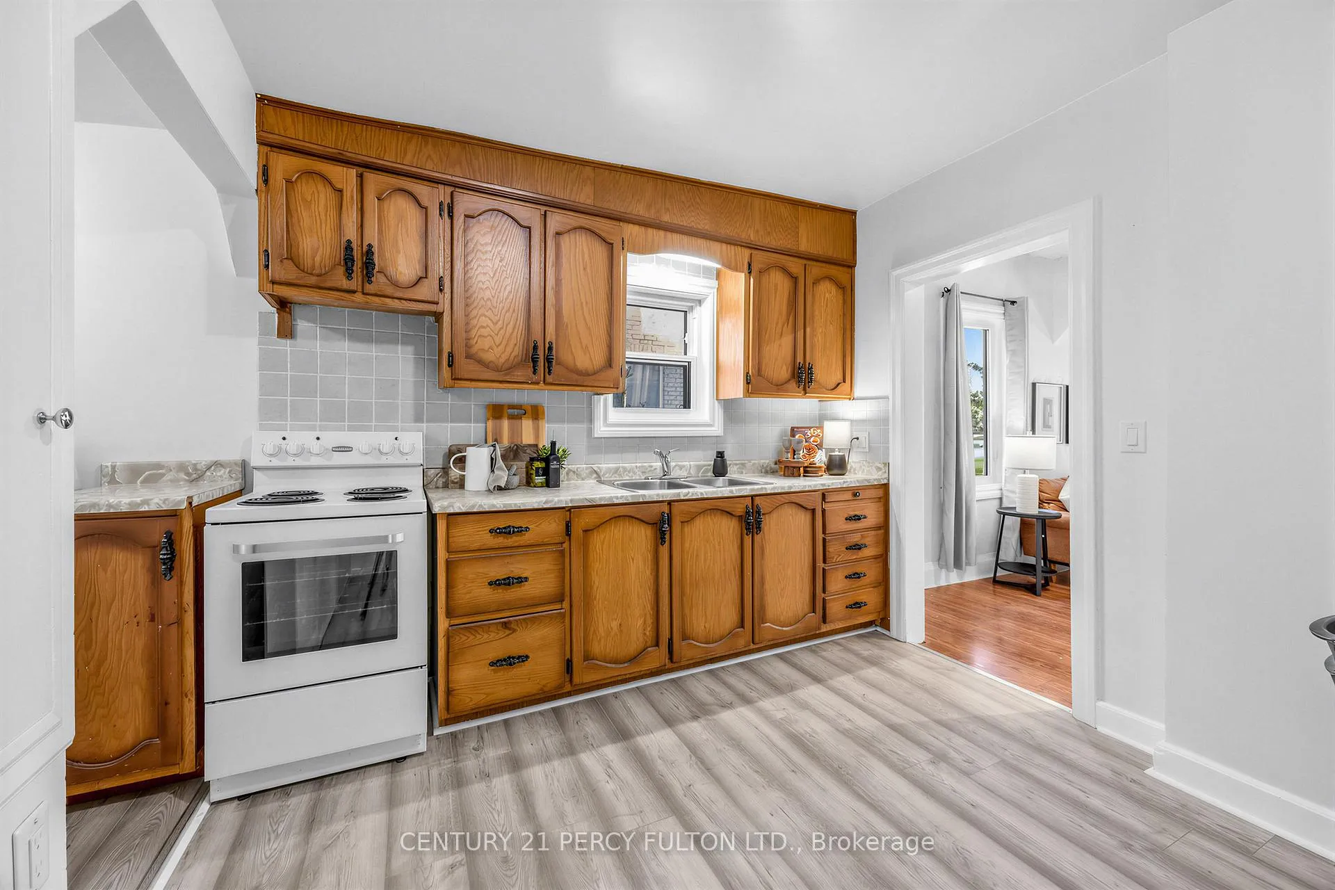 Photo 8 of 22 Westmount Street, Oshawa, Vanier — HOMEH
