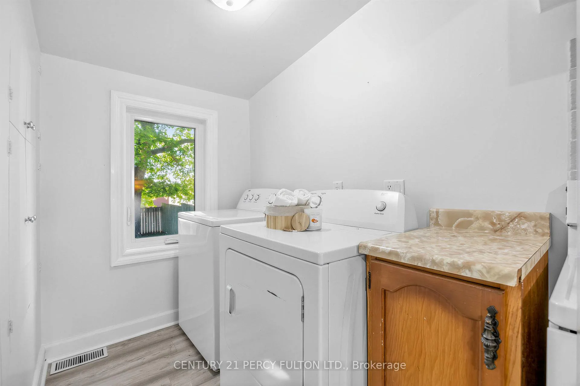 Photo 13 of 22 Westmount Street, Oshawa, Vanier — HOMEH